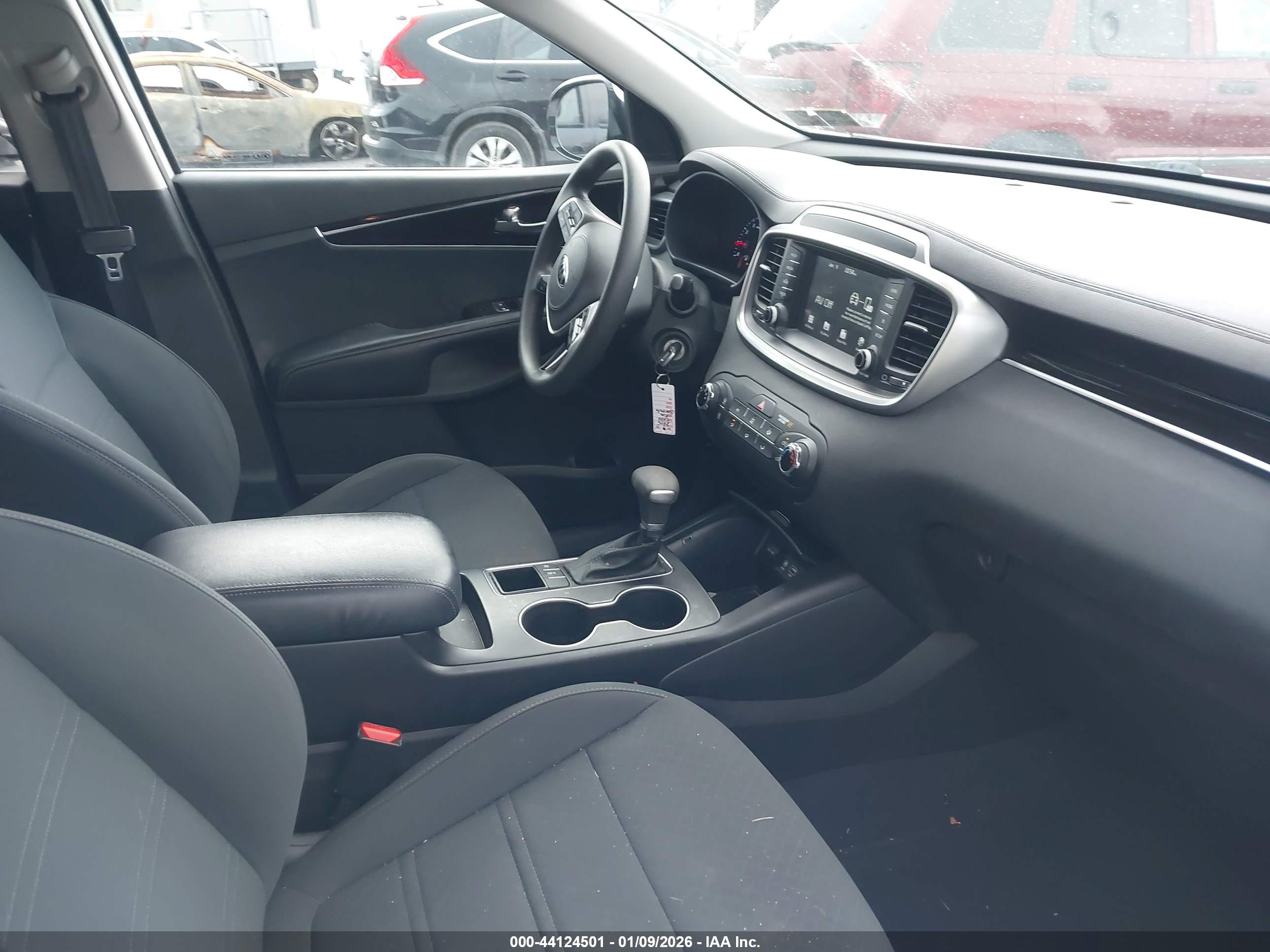 KIA SORENTO image 5
