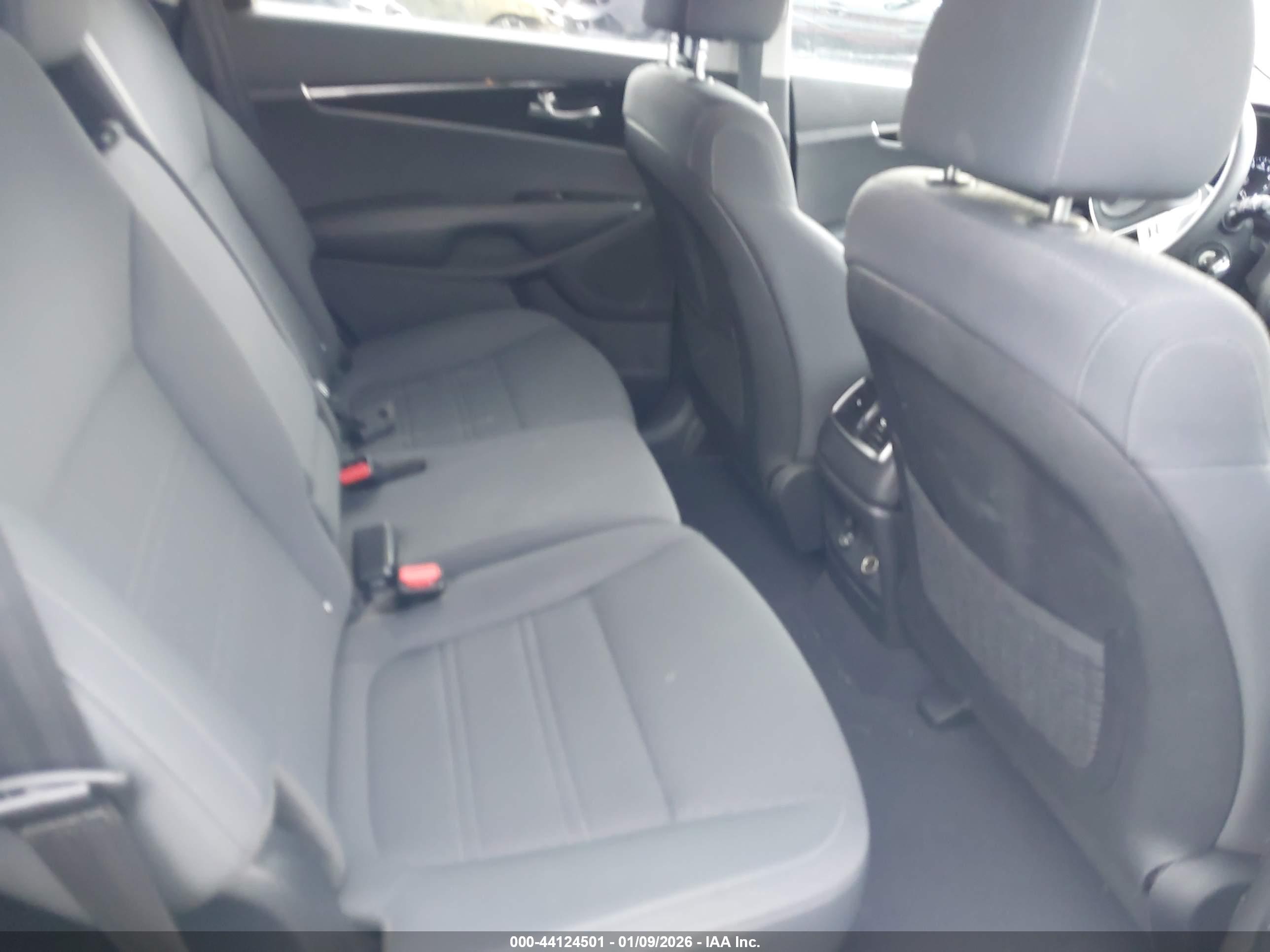 KIA SORENTO image 8