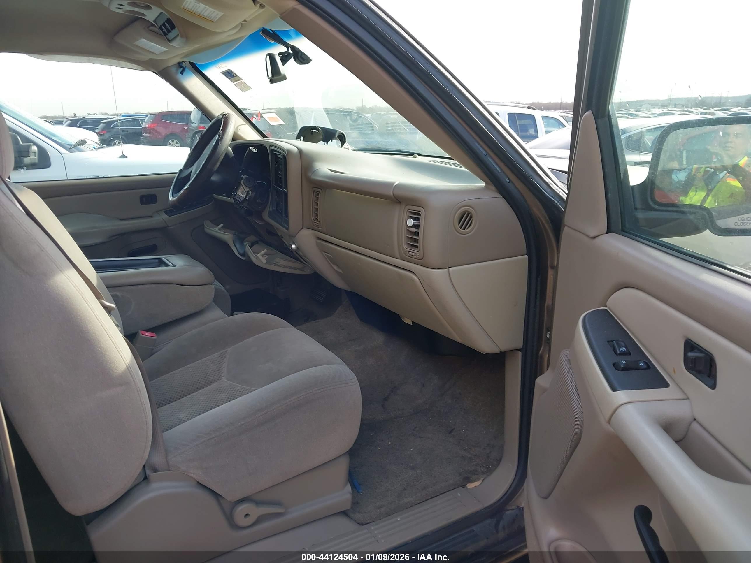 CHEVROLET TAHOE image 5