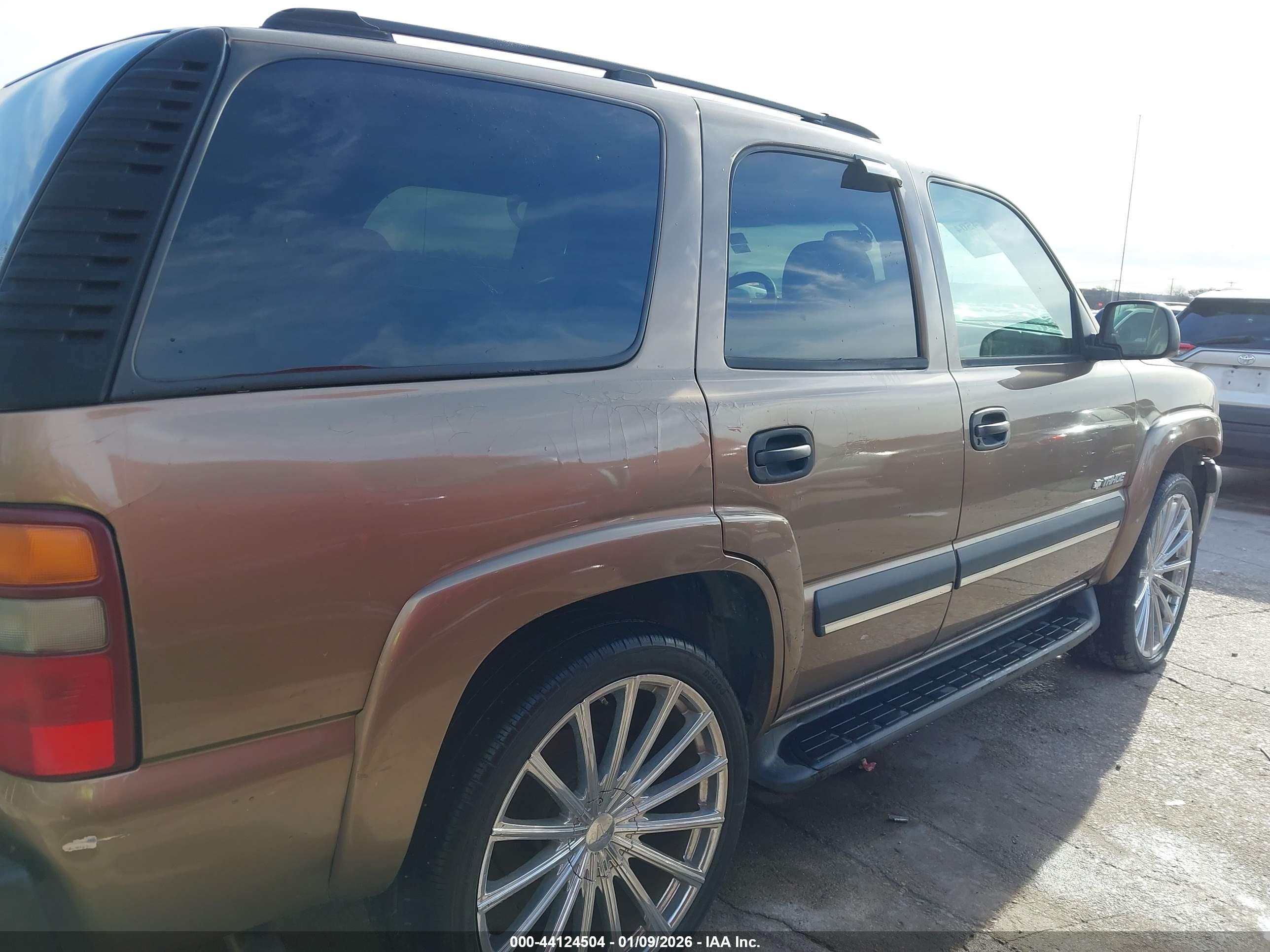 CHEVROLET TAHOE image 6