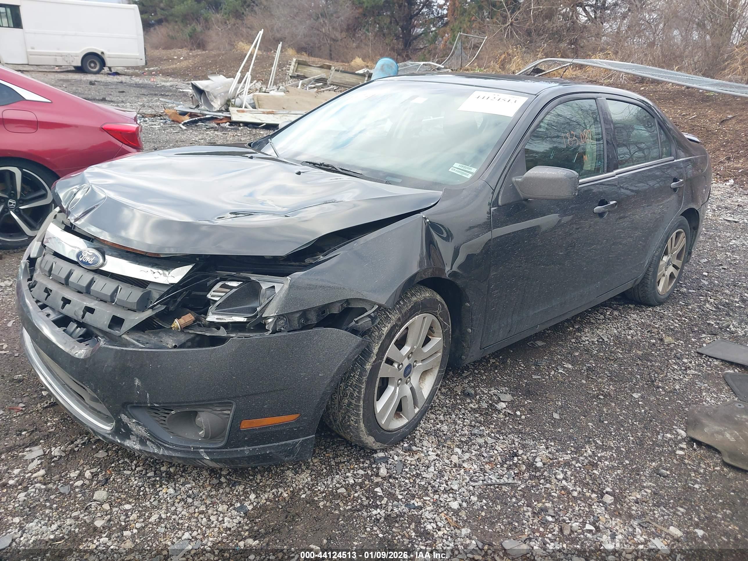 FORD FUSION image 2