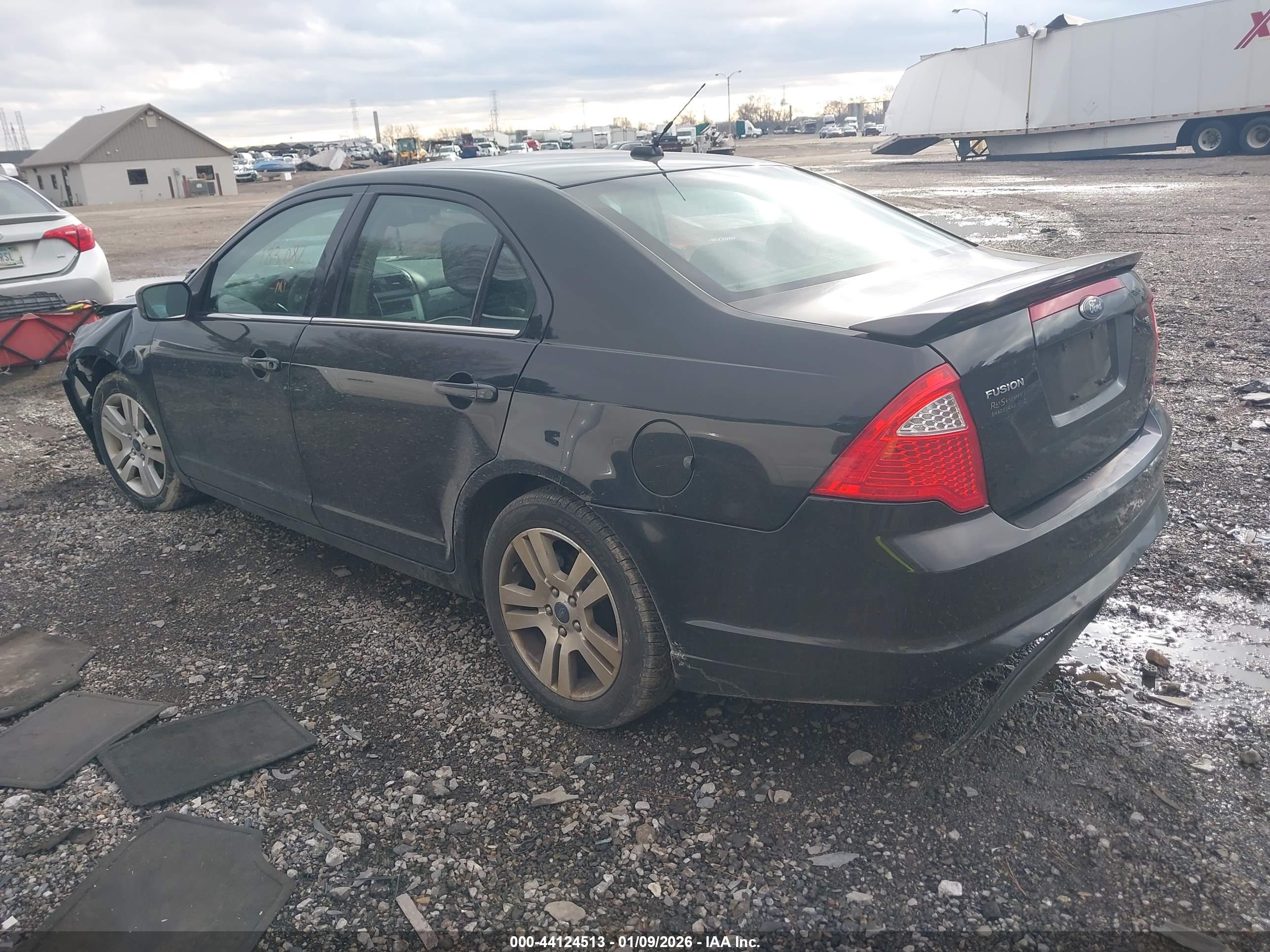 FORD FUSION image 3