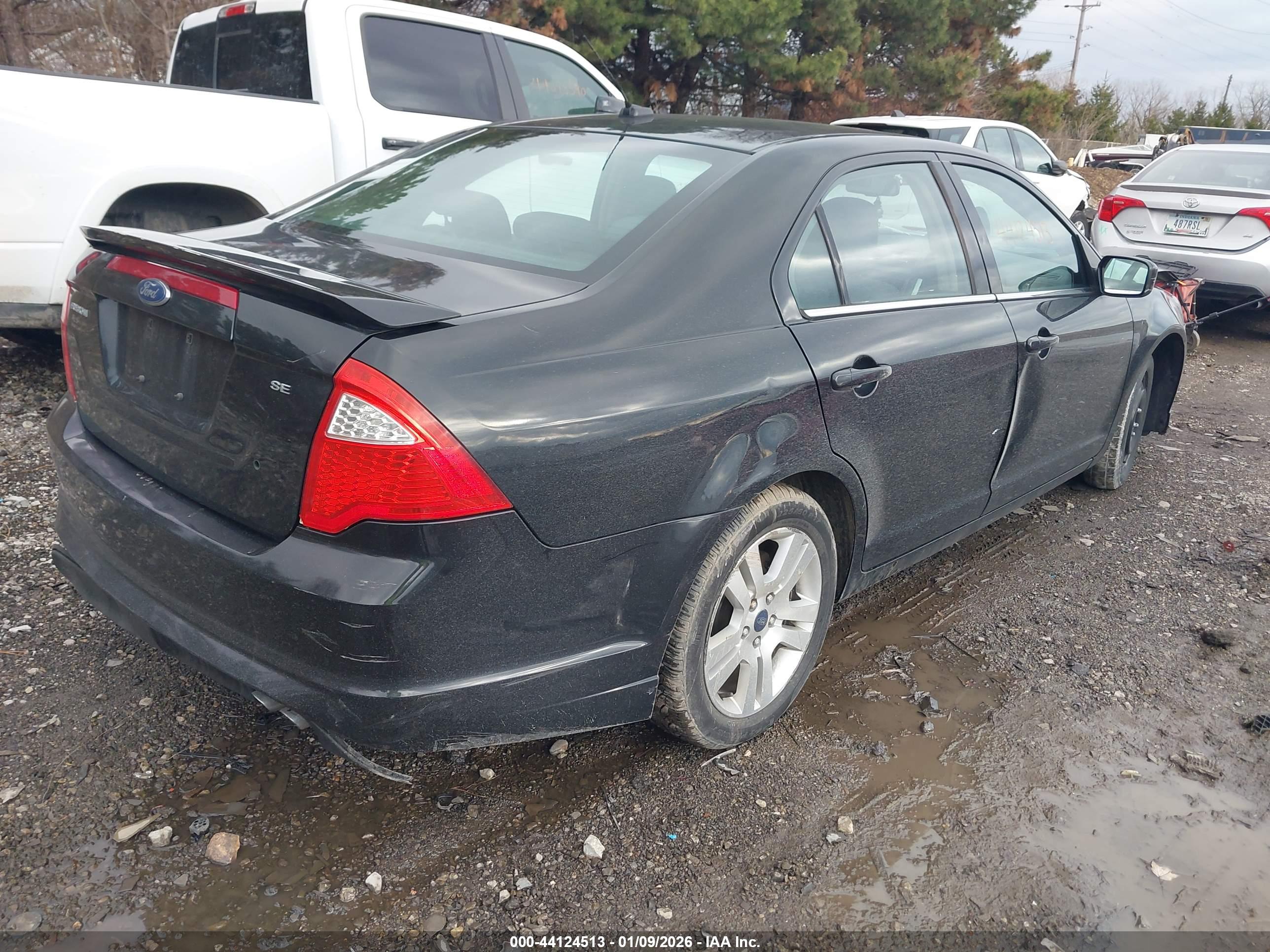 FORD FUSION image 4