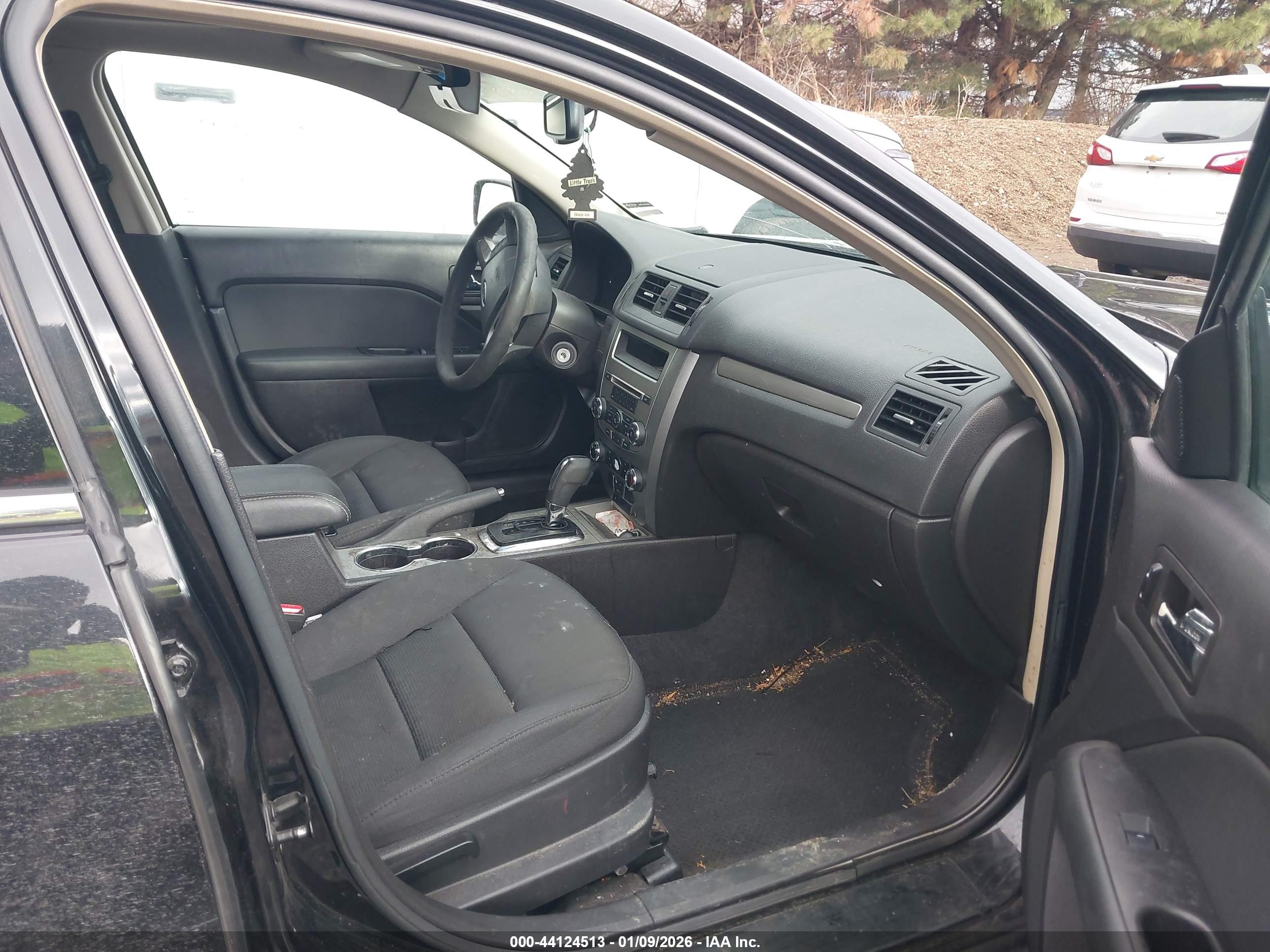 FORD FUSION image 5