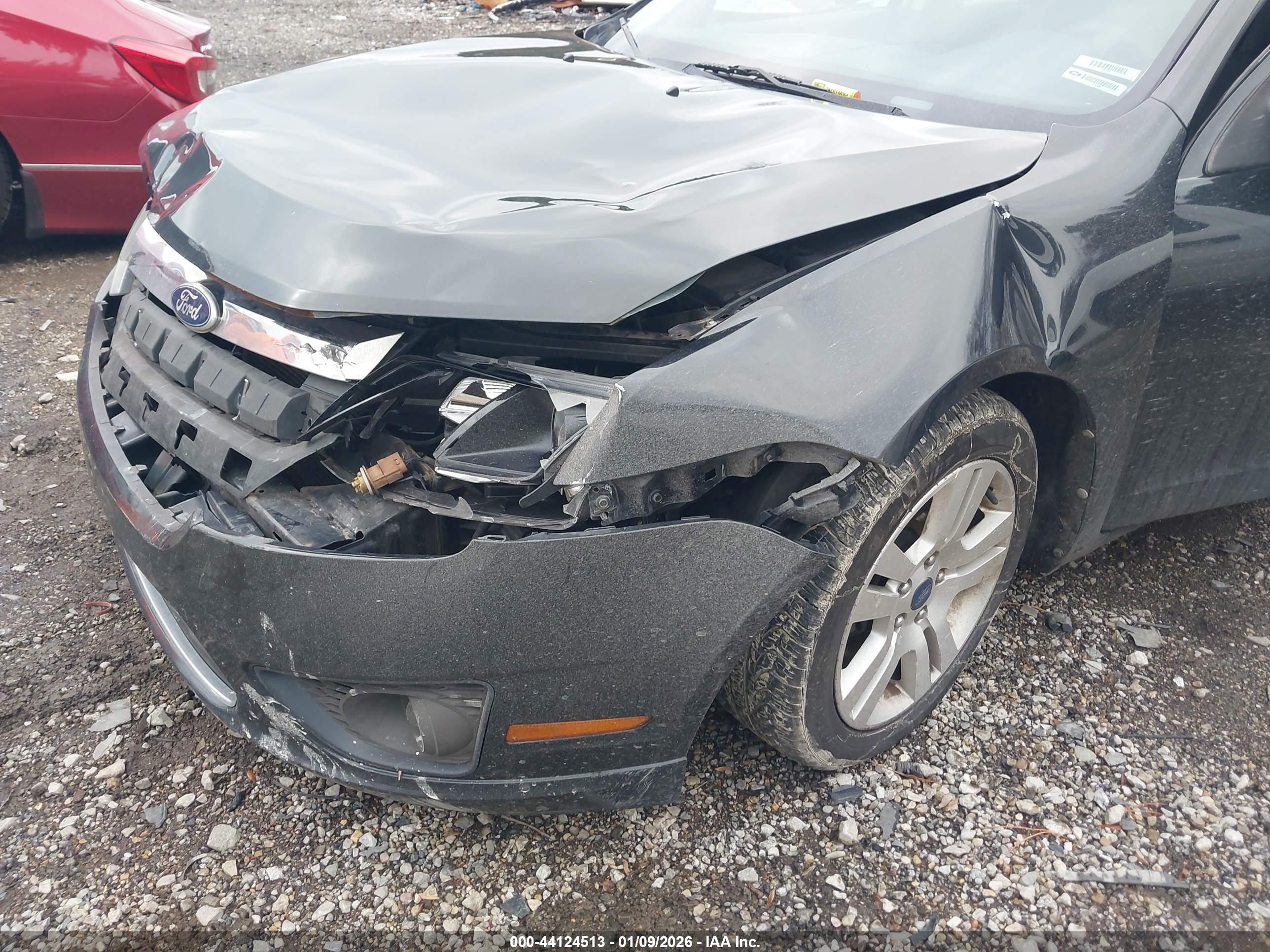 FORD FUSION image 6