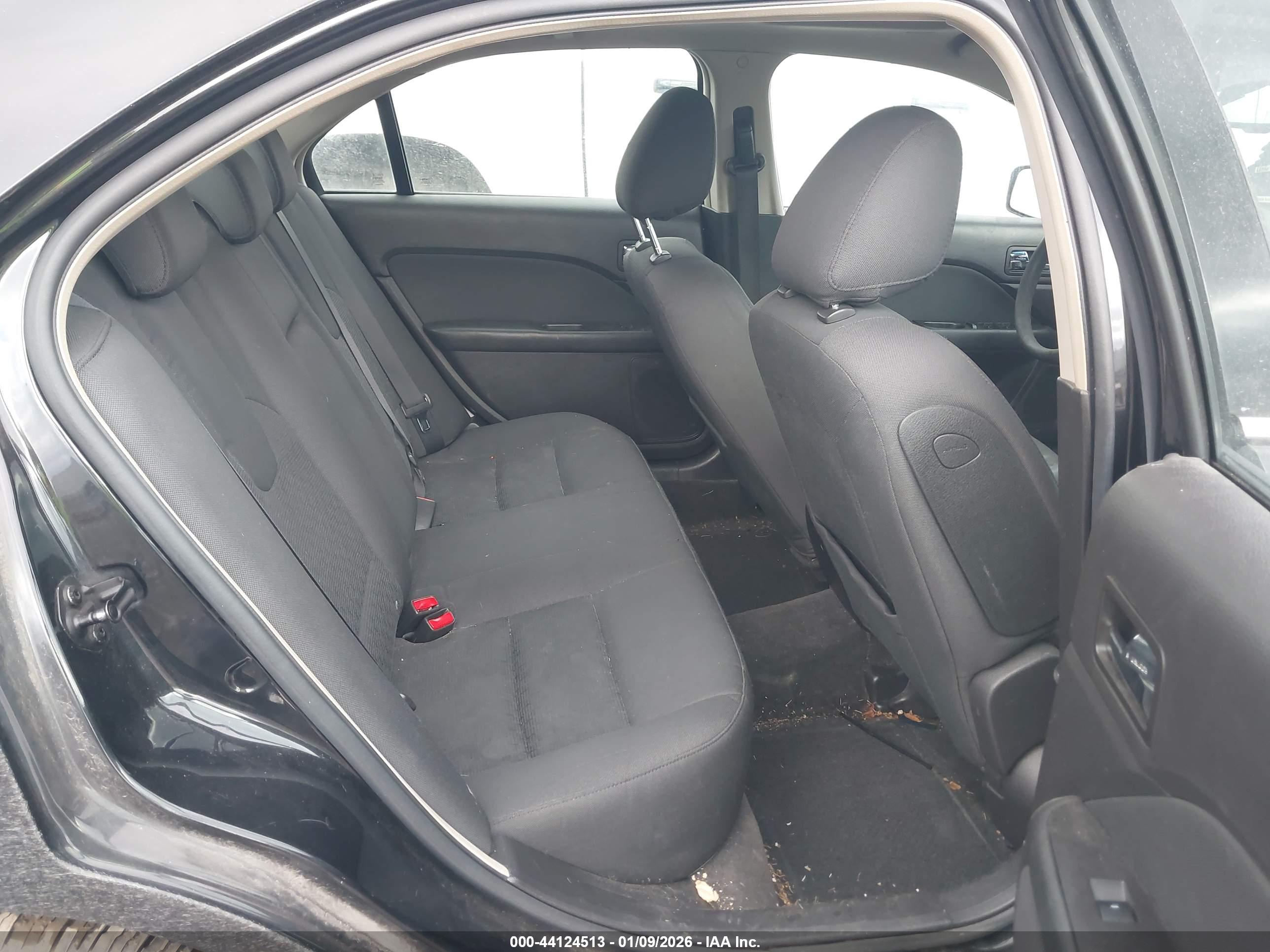 FORD FUSION image 8