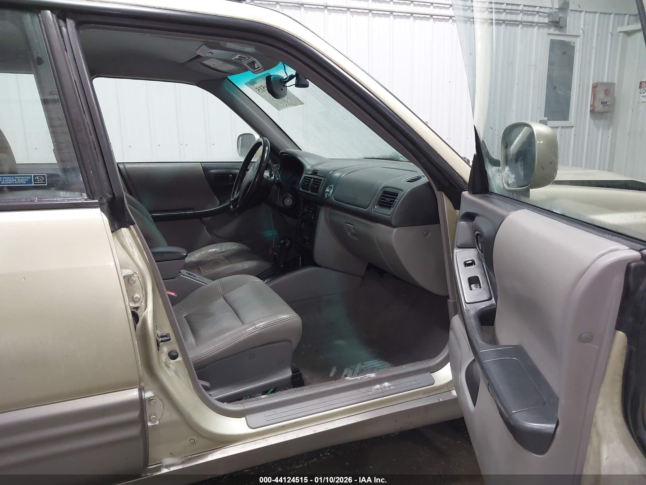 SUBARU FORESTER image 5