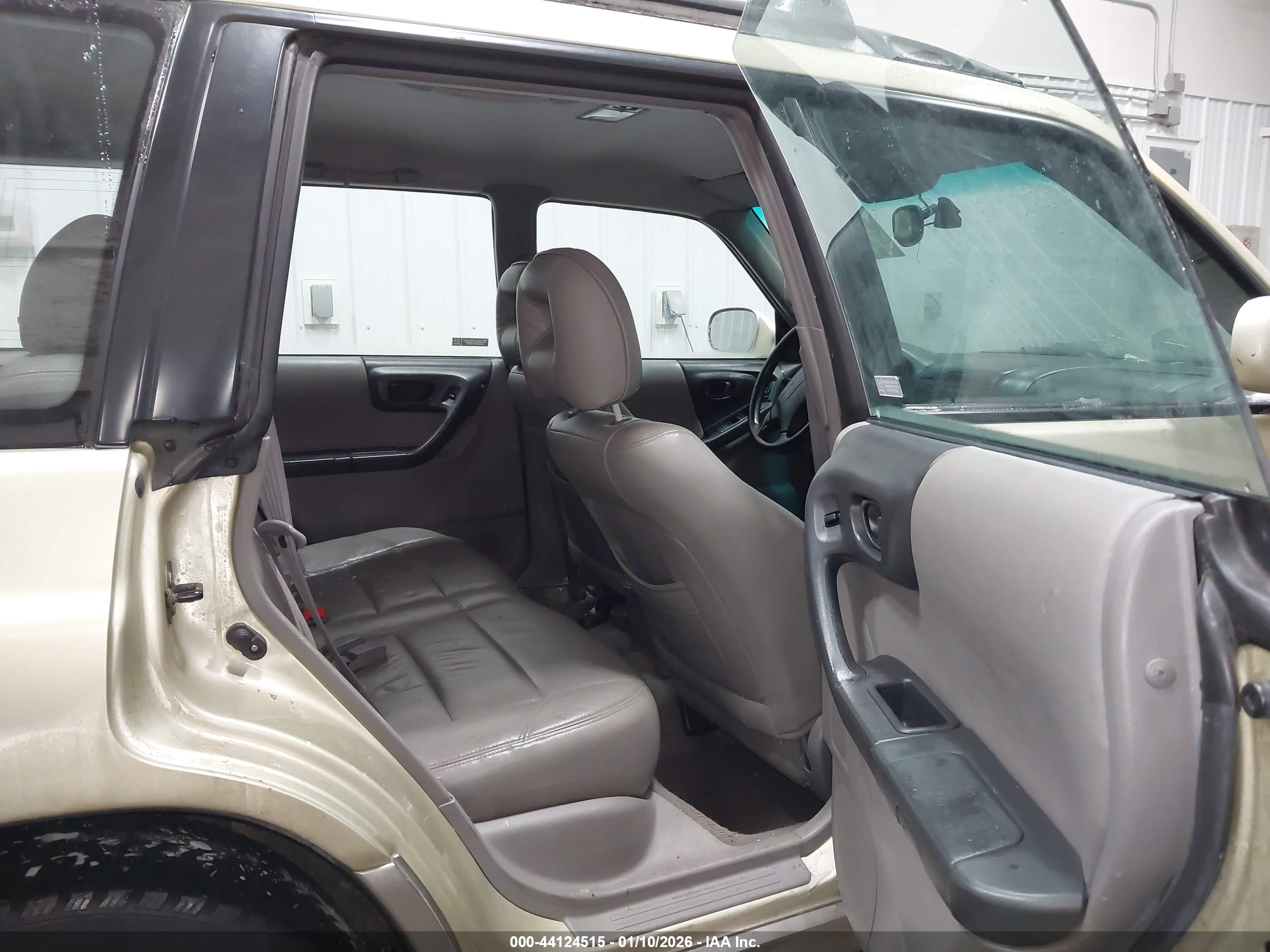 SUBARU FORESTER image 8