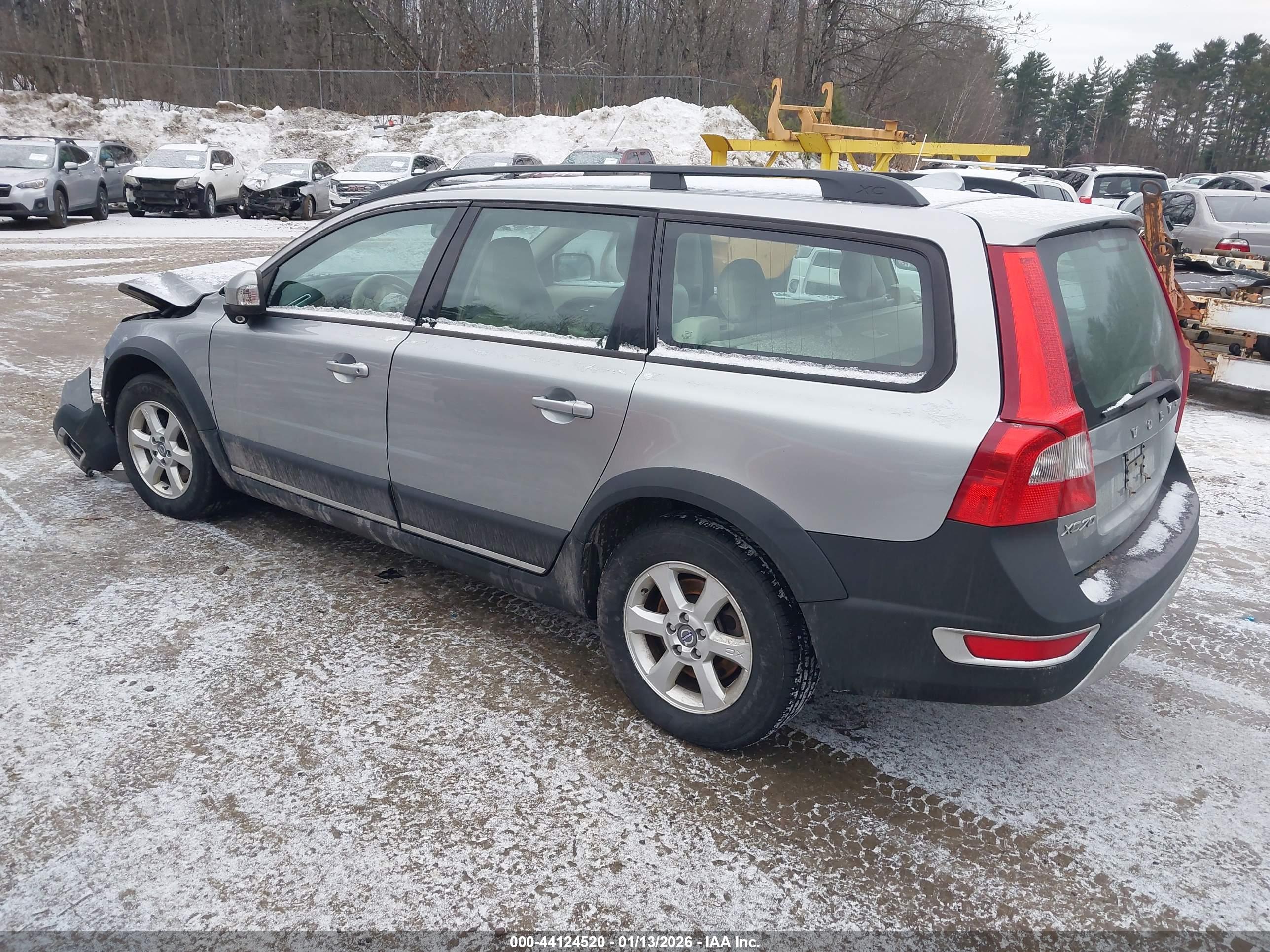 VOLVO XC70 image 3
