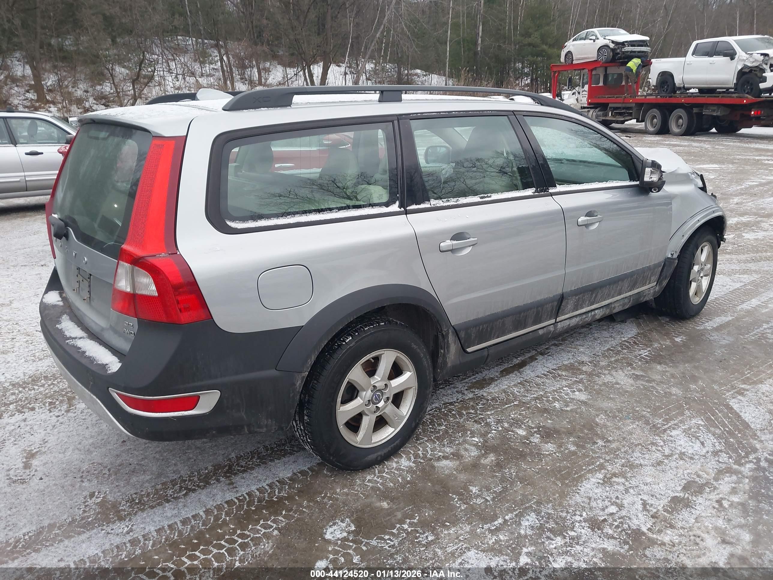 VOLVO XC70 image 4