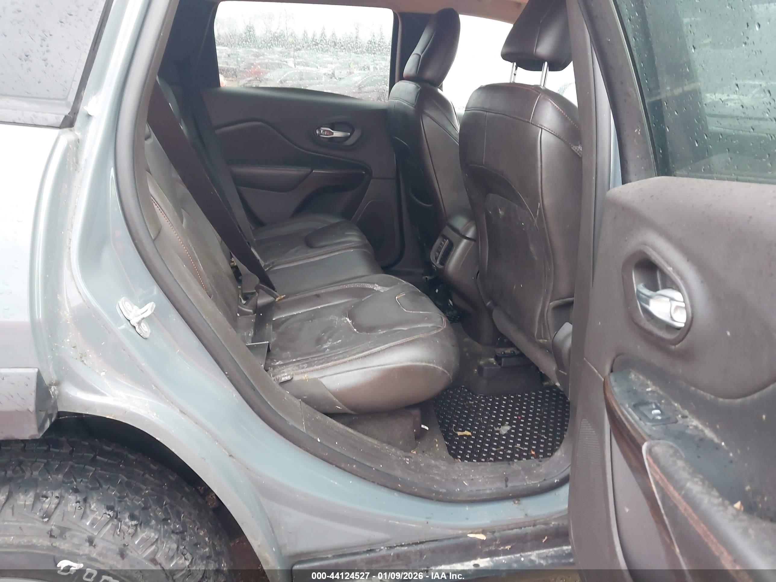 JEEP CHEROKEE image 8