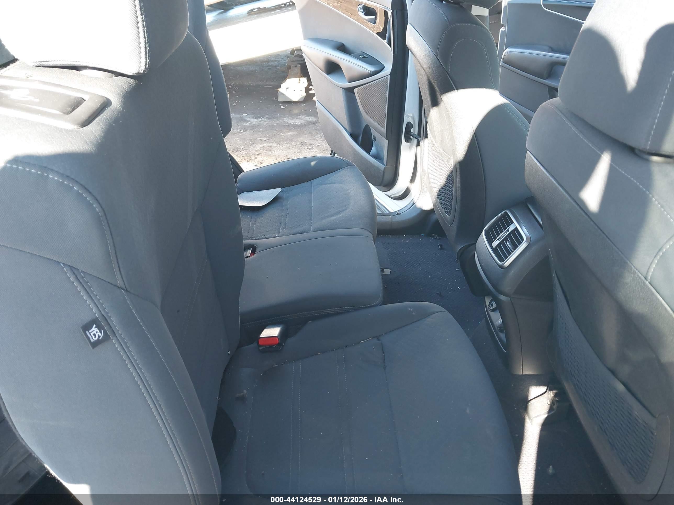 KIA SORENTO image 8