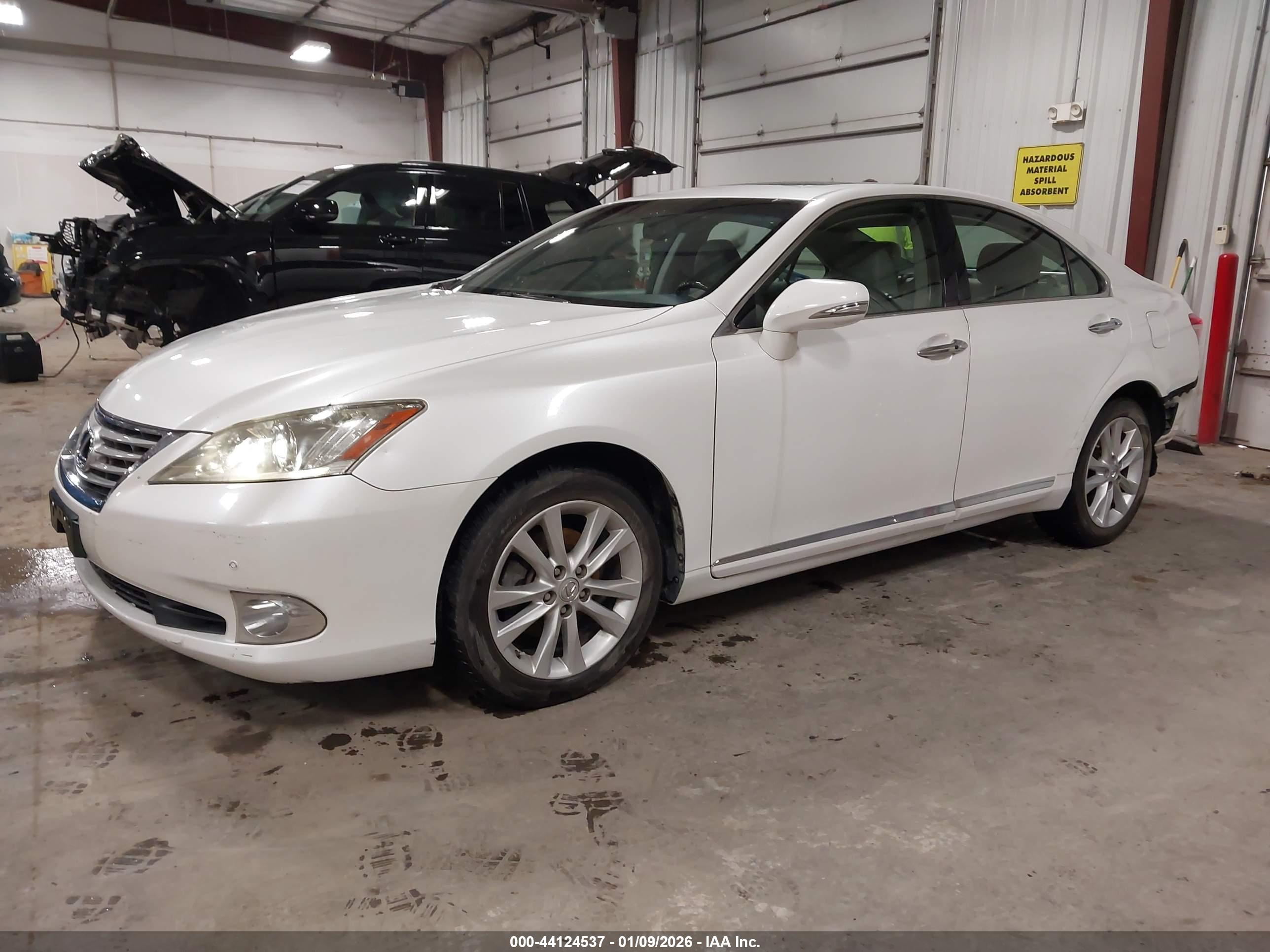 LEXUS ES image 2
