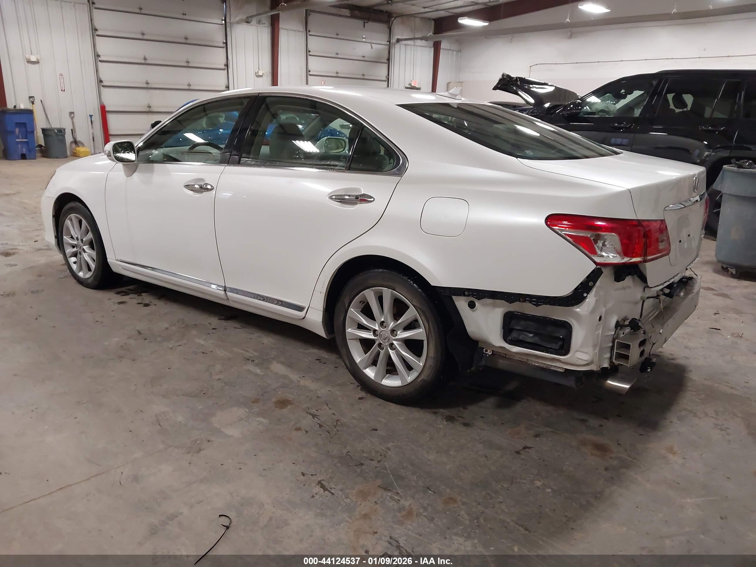 LEXUS ES image 3