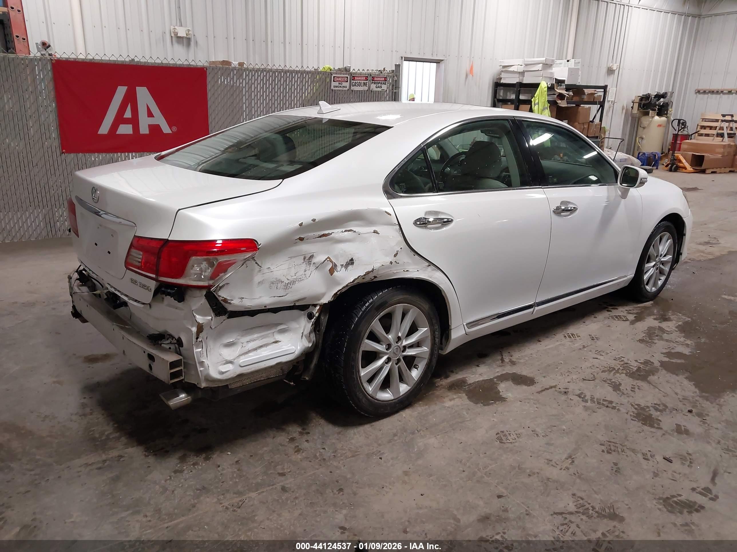 LEXUS ES image 4