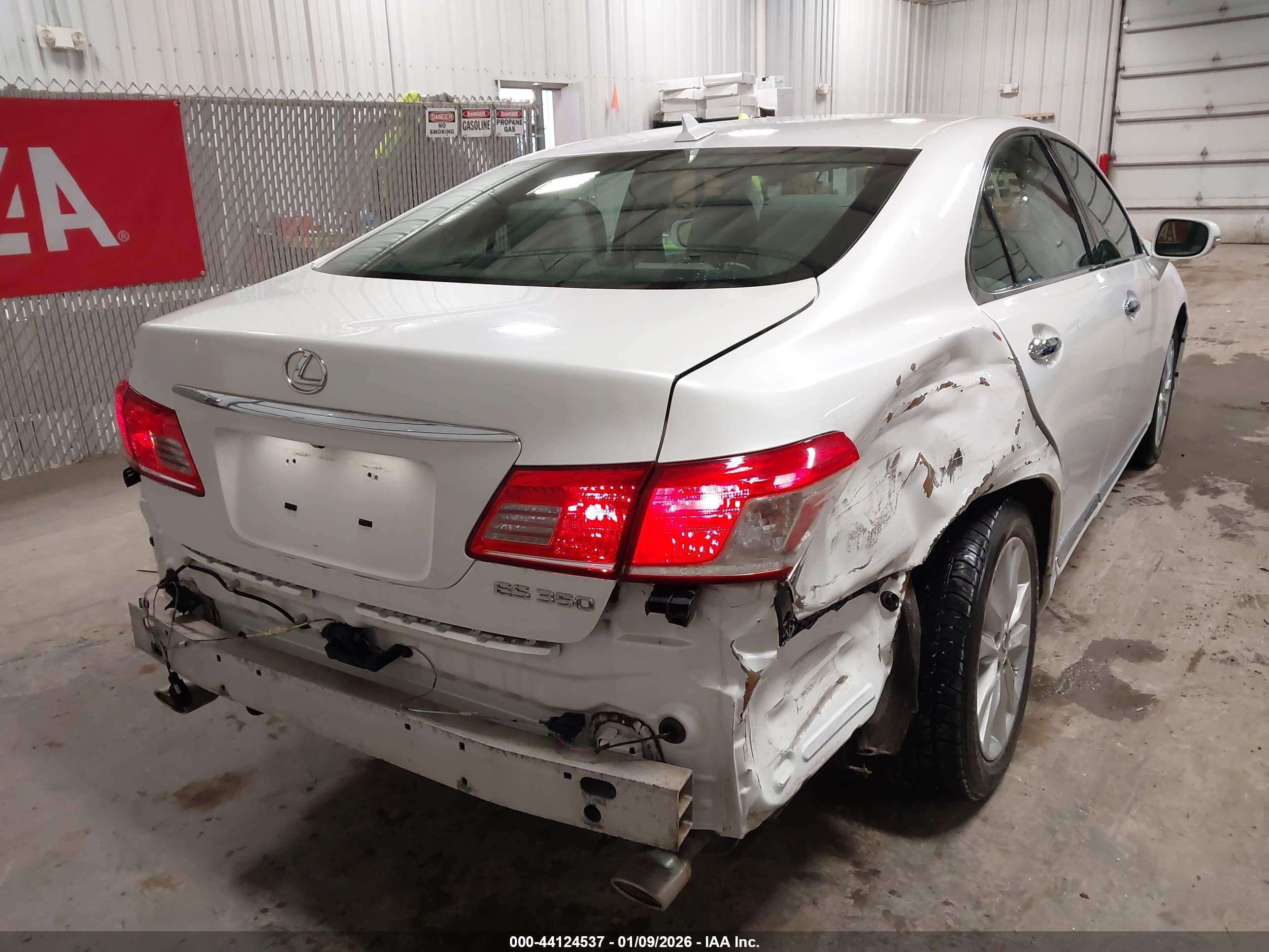LEXUS ES image 6
