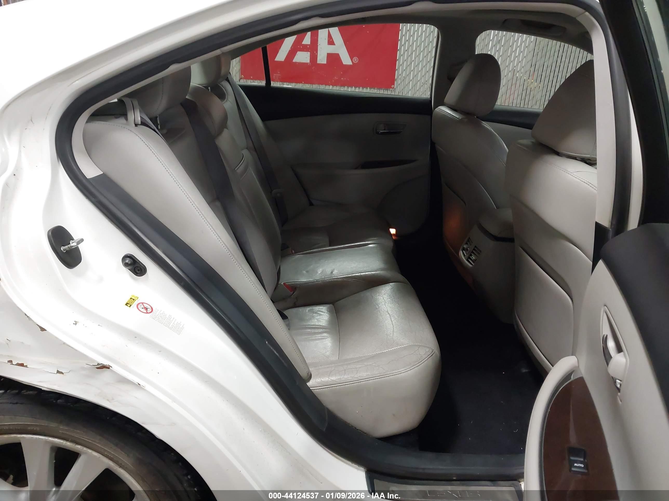 LEXUS ES image 8