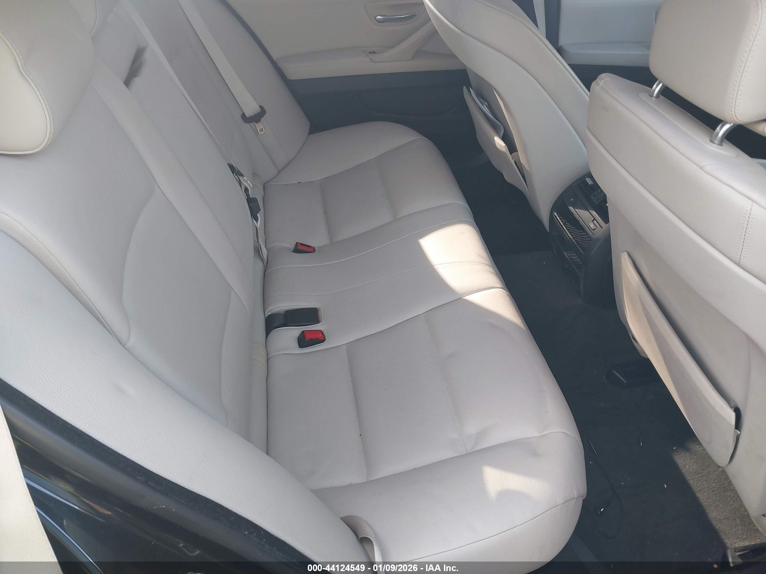 BMW 528I image 8