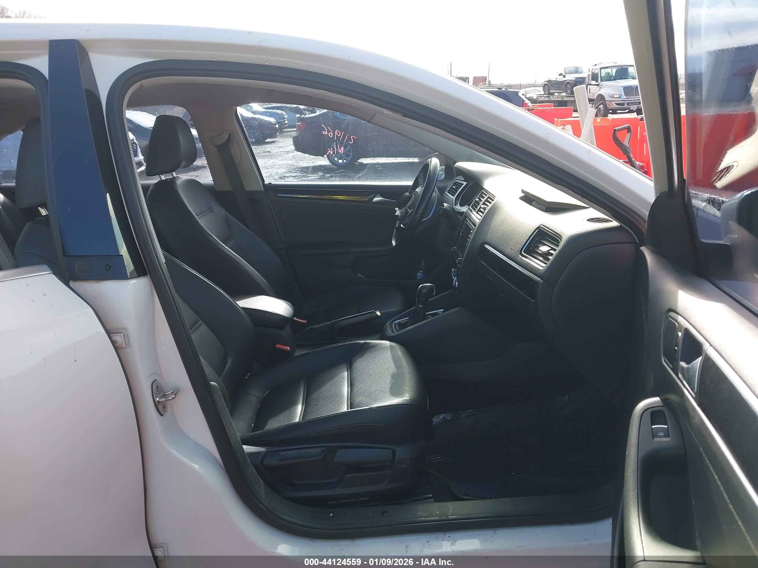 VOLKSWAGEN JETTA image 5