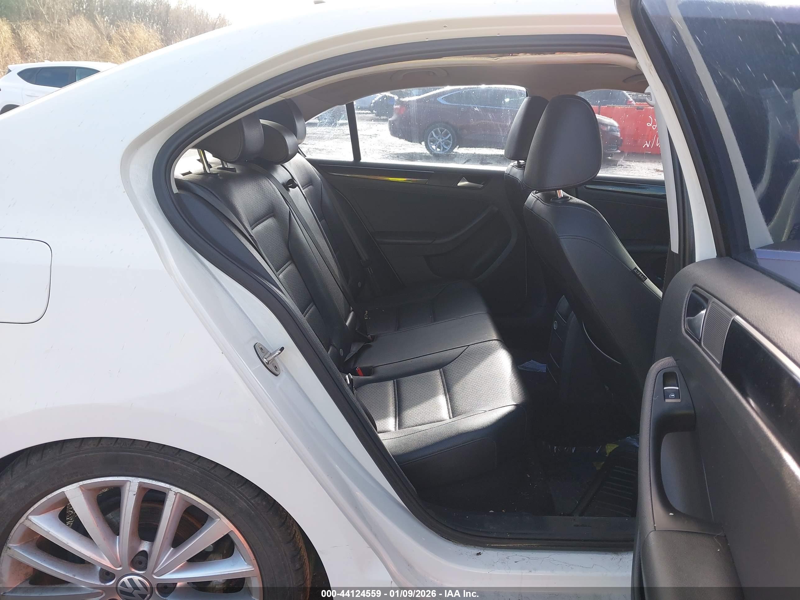 VOLKSWAGEN JETTA image 8