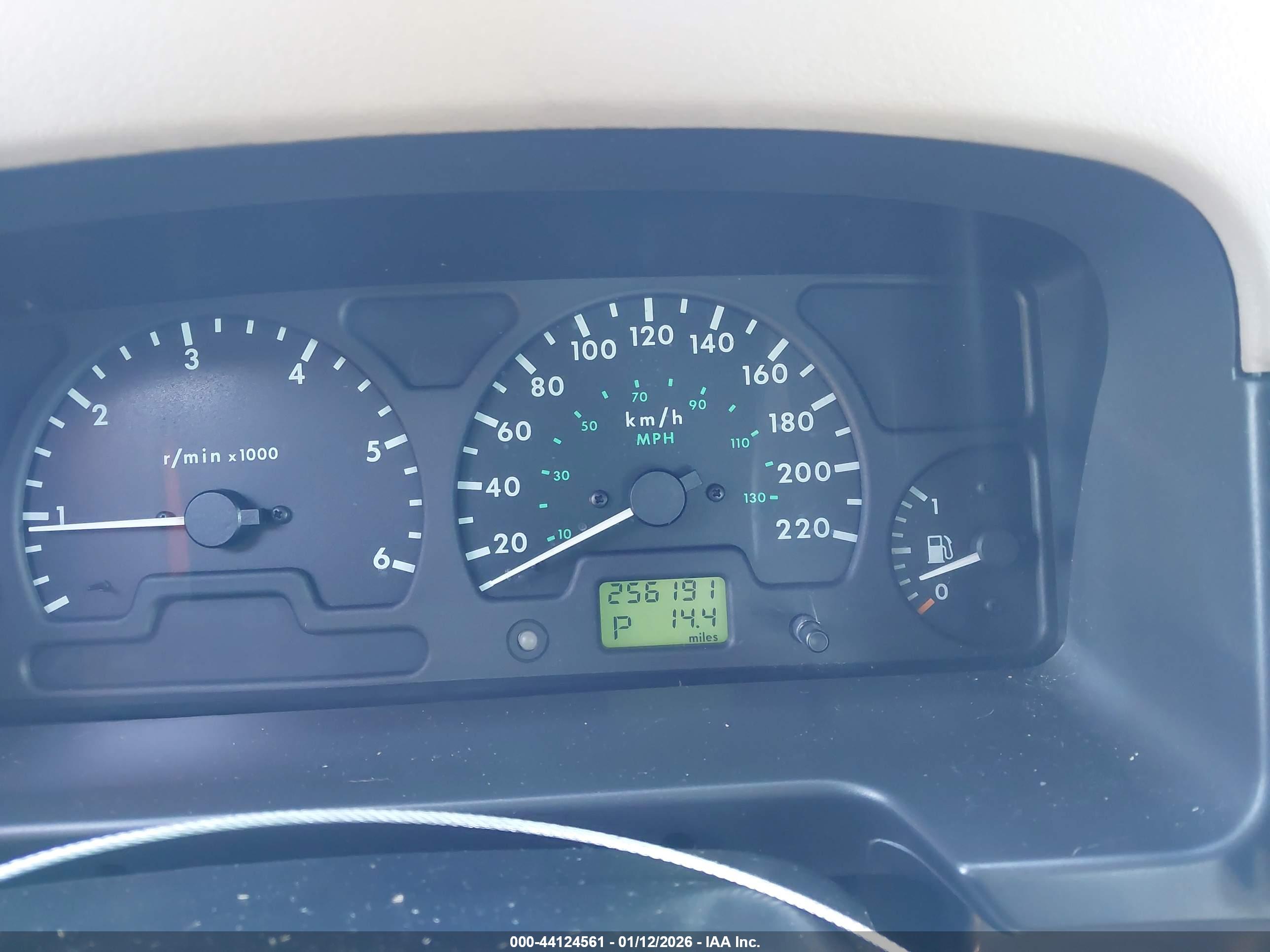 LAND ROVER image 7