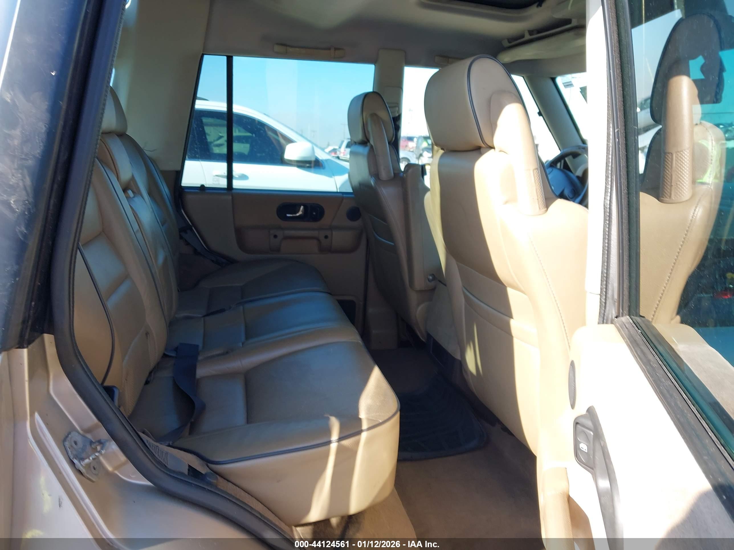 LAND ROVER image 8