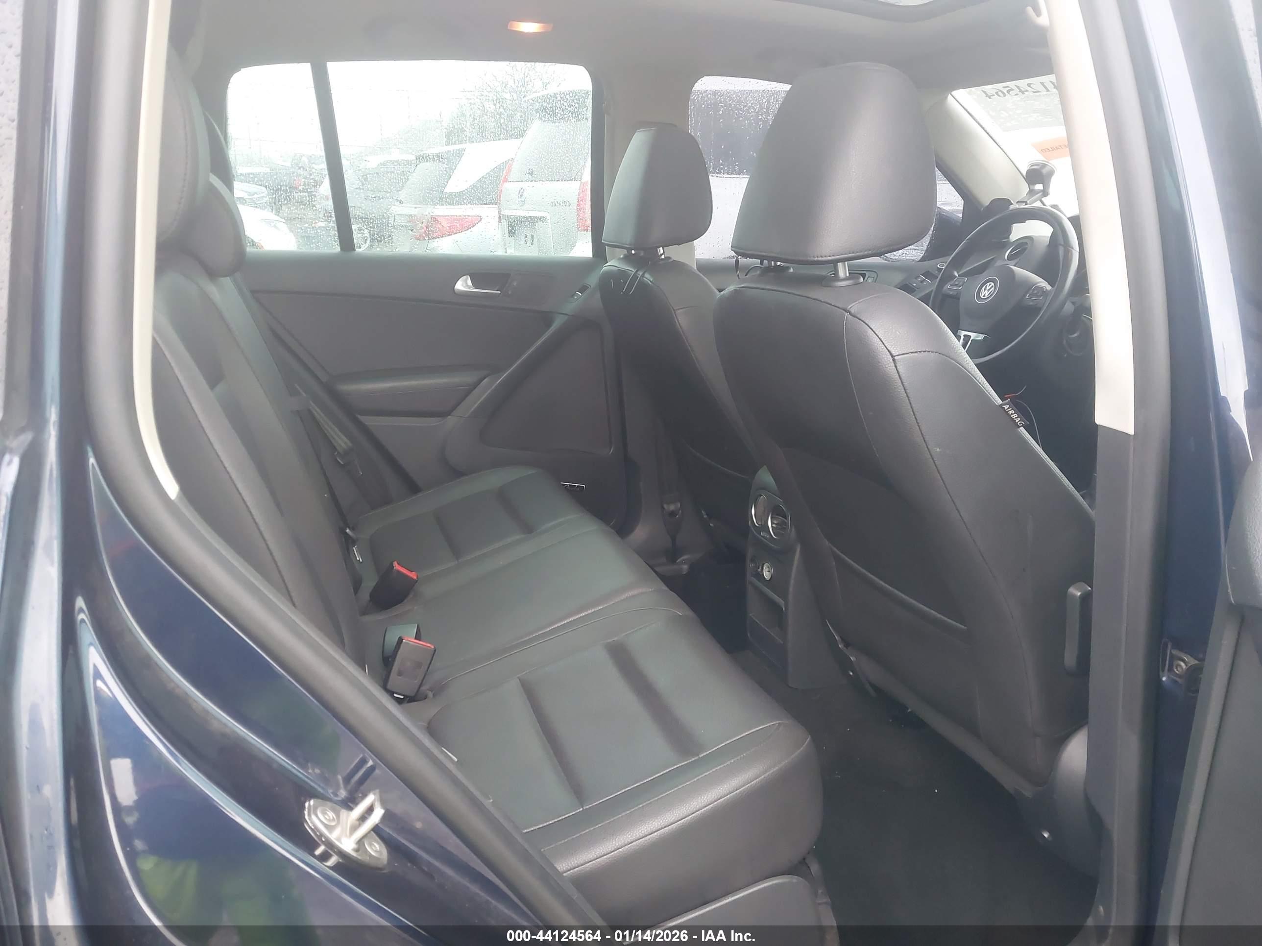 VOLKSWAGEN TIGUAN image 8