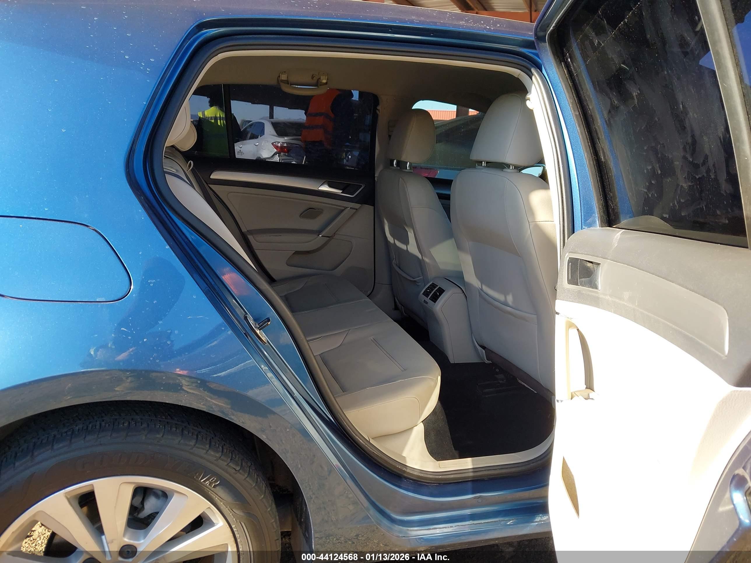 VOLKSWAGEN GOLF image 8
