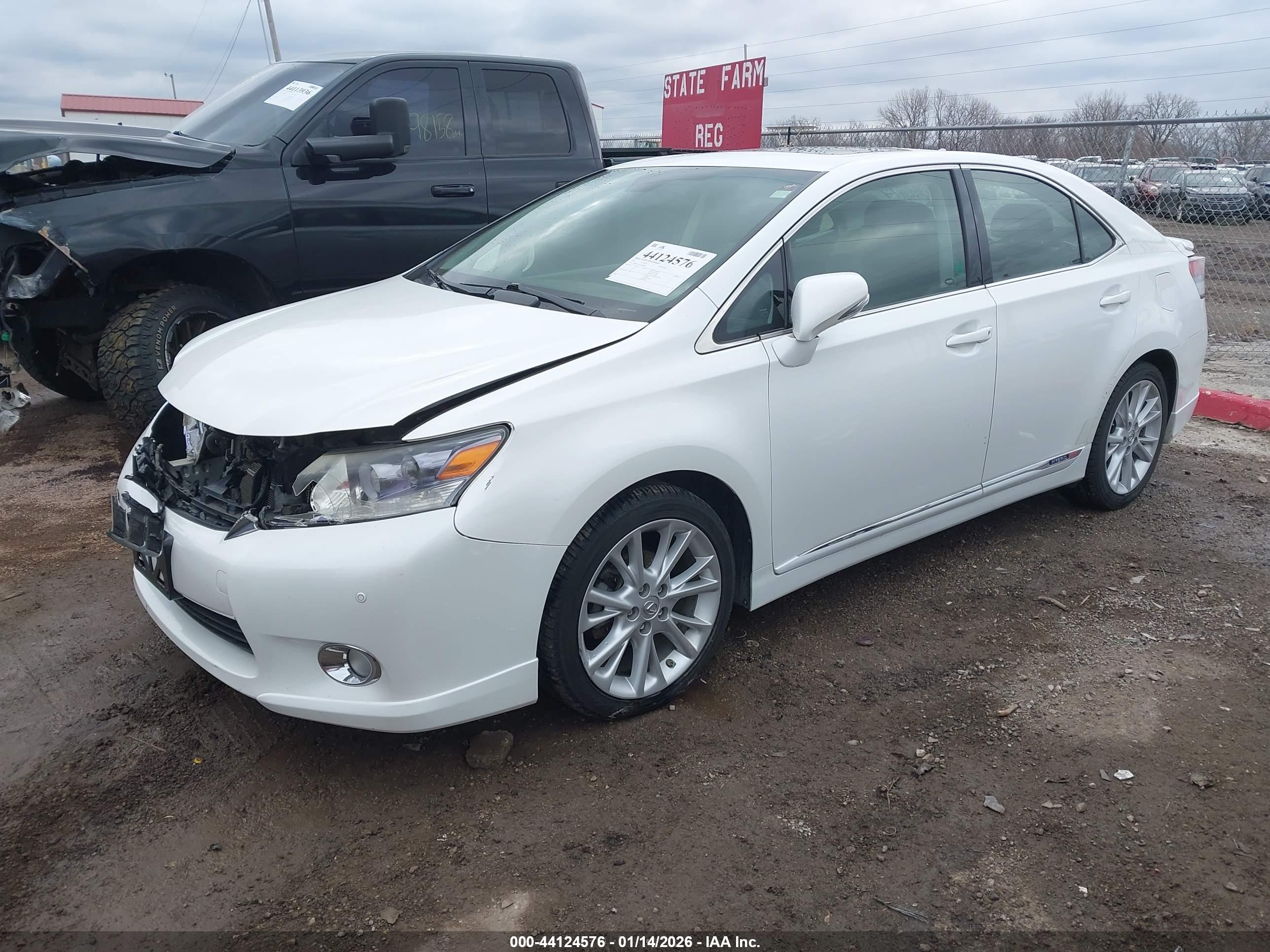 LEXUS HS image 2