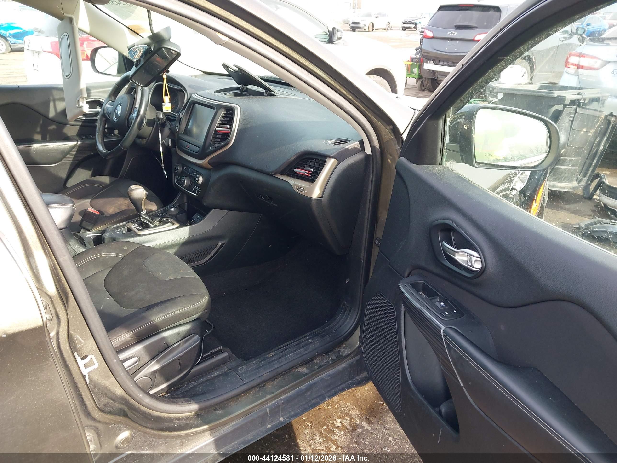 JEEP CHEROKEE image 5