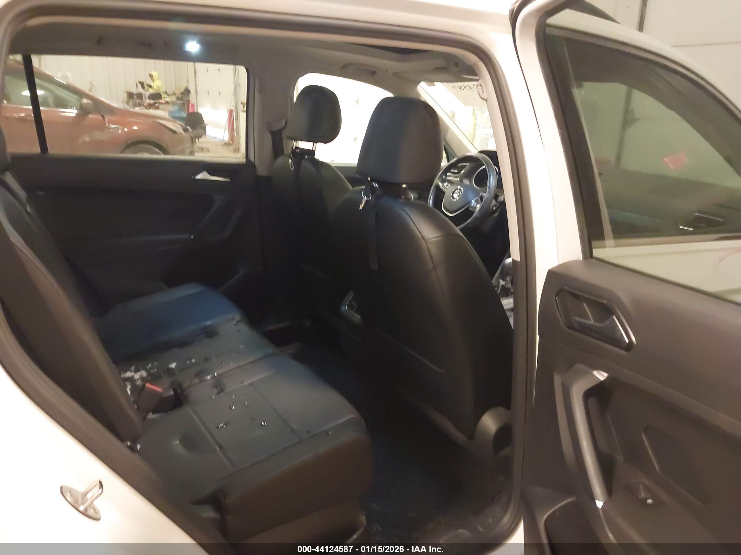 VOLKSWAGEN TIGUAN image 8