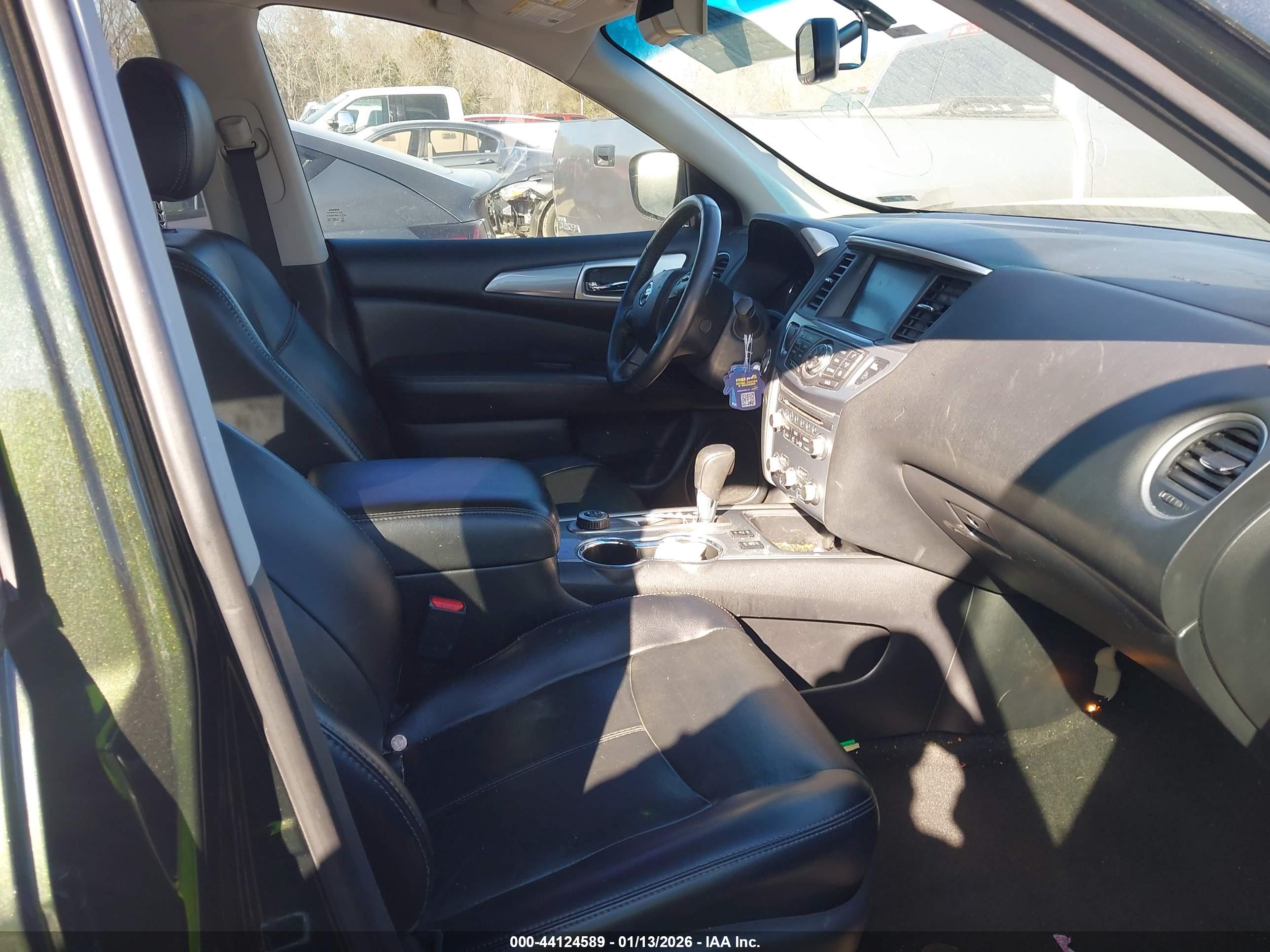 NISSAN PATHFINDER image 5
