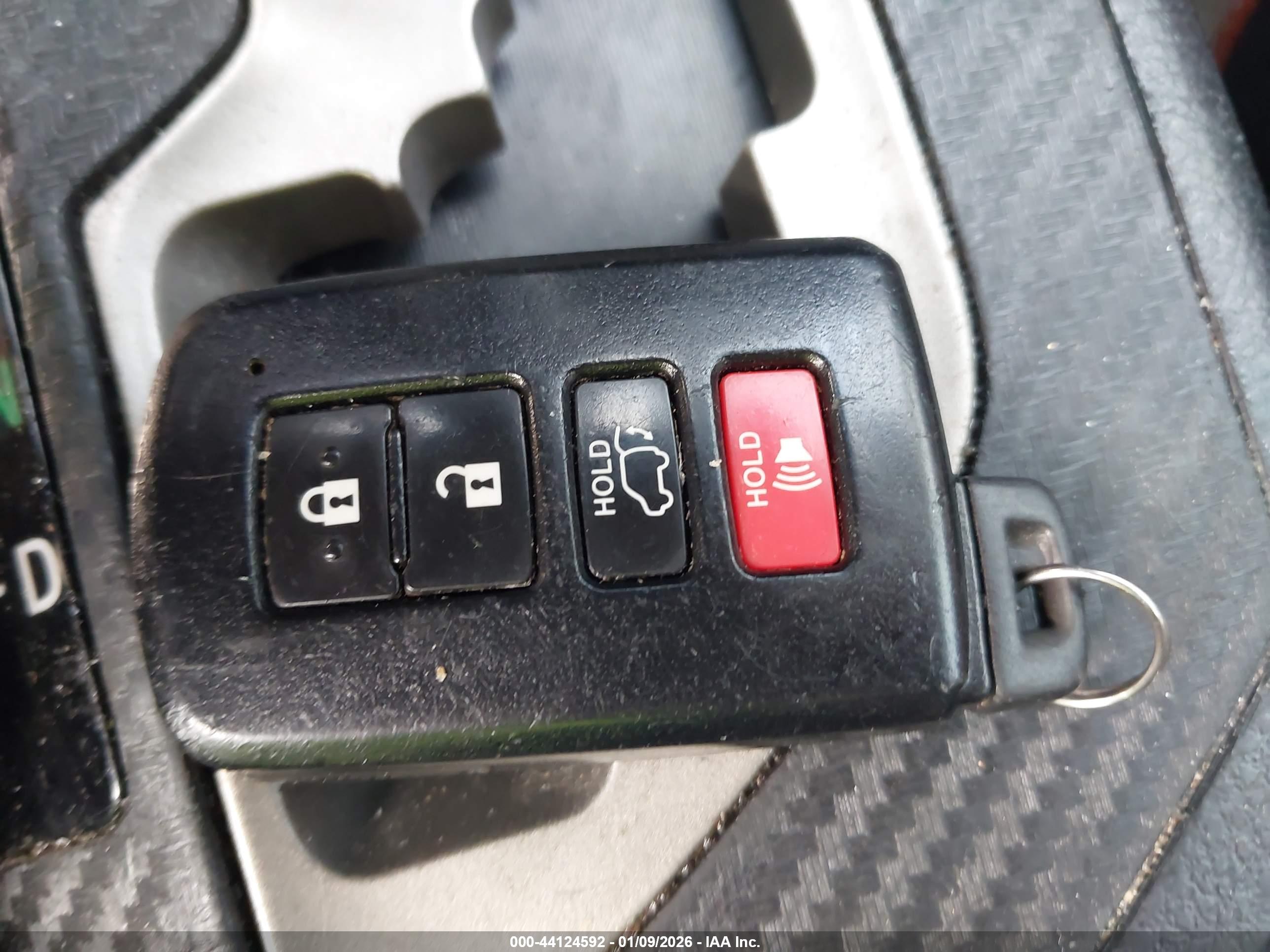 TOYOTA RAV4 image 11