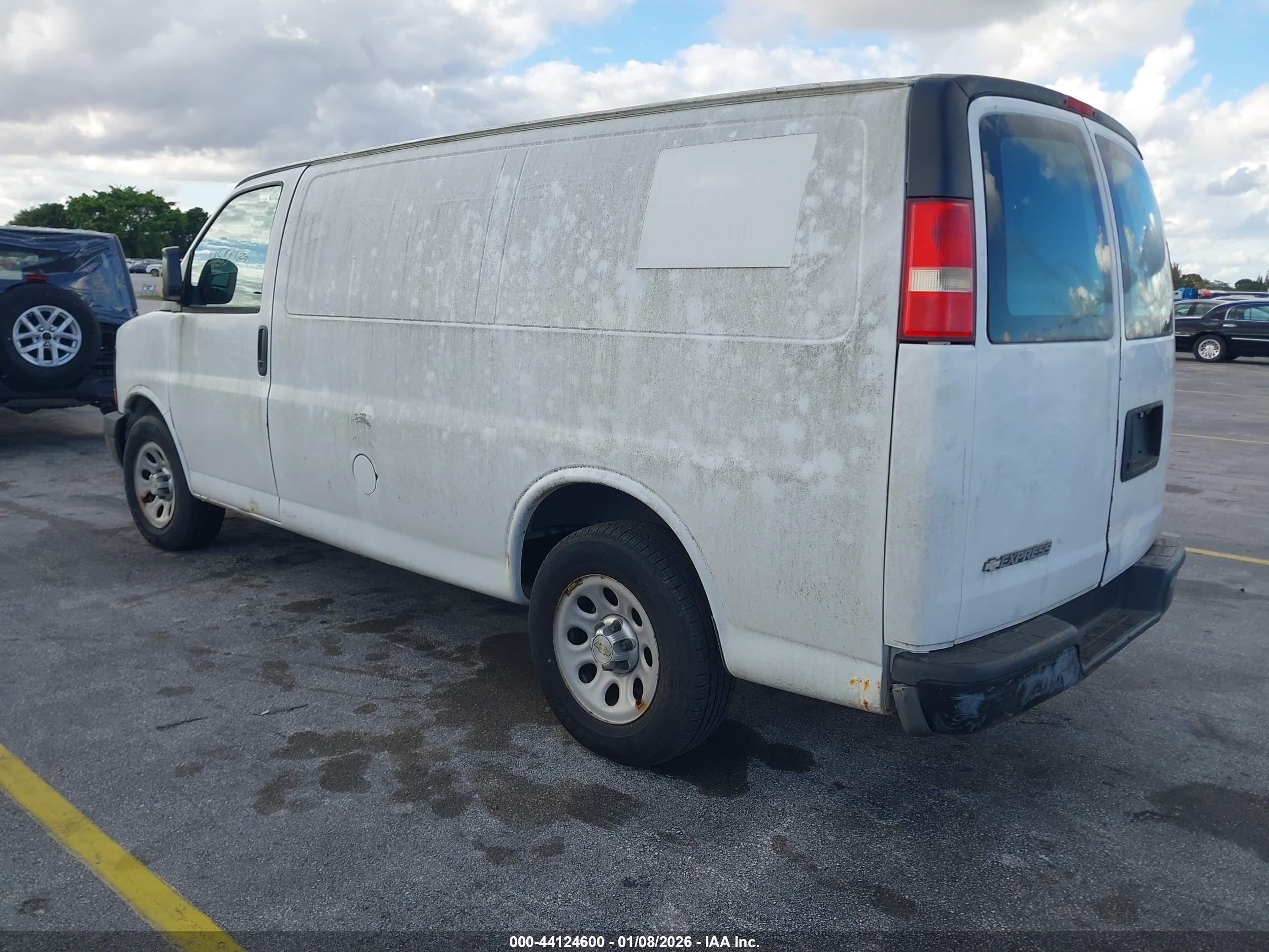 CHEVROLET EXPRESS image 3