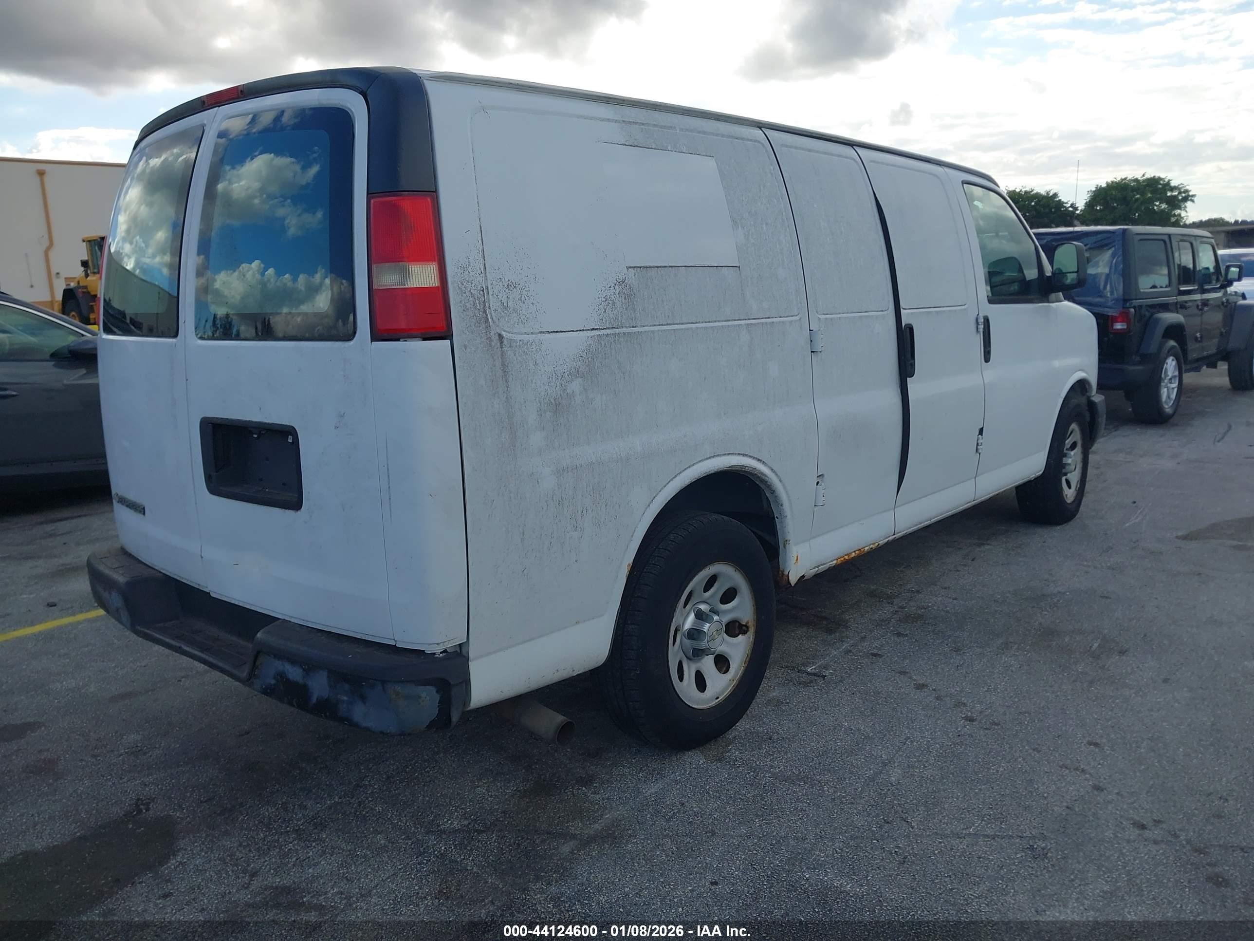 CHEVROLET EXPRESS image 4