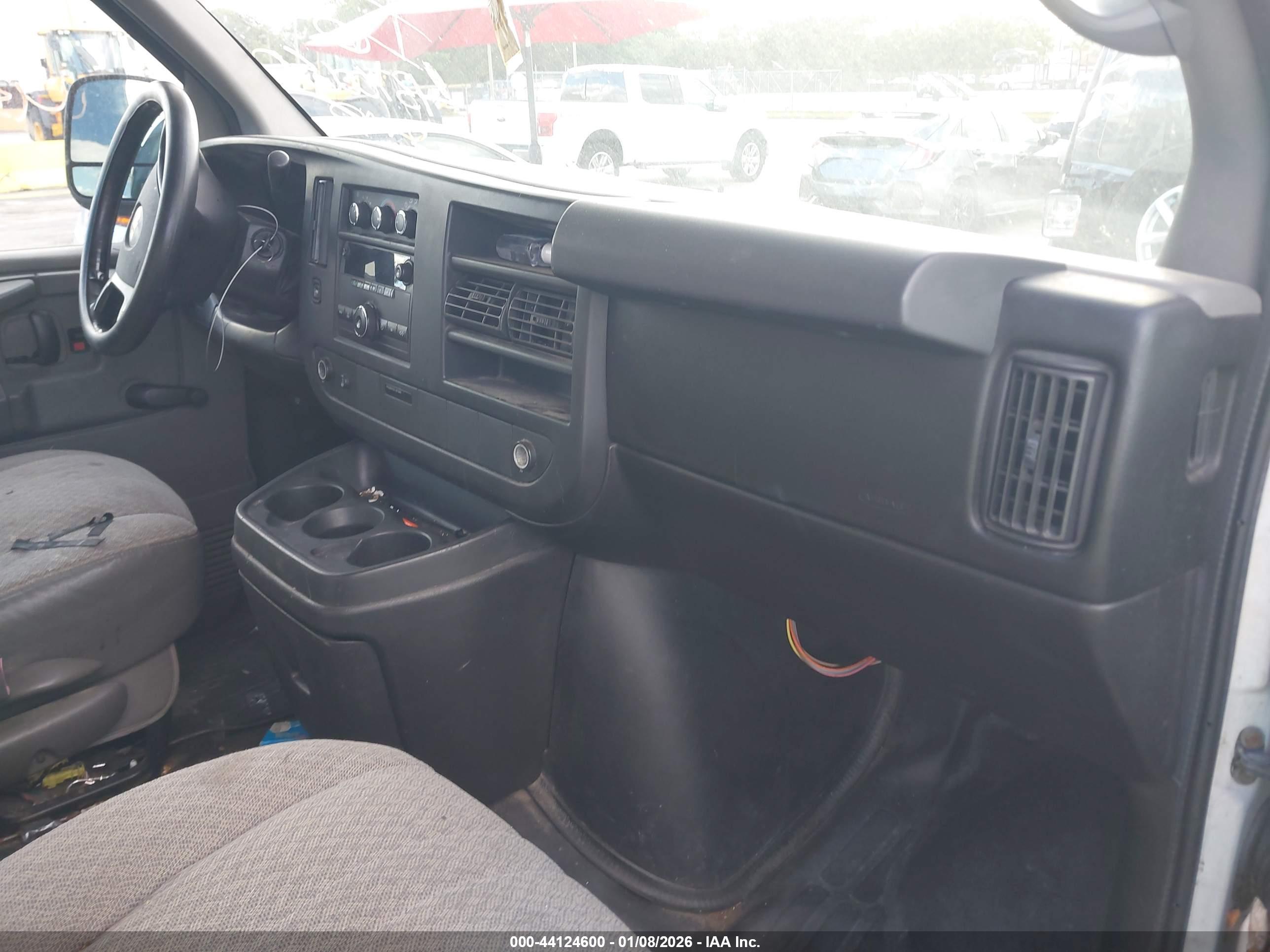 CHEVROLET EXPRESS image 5