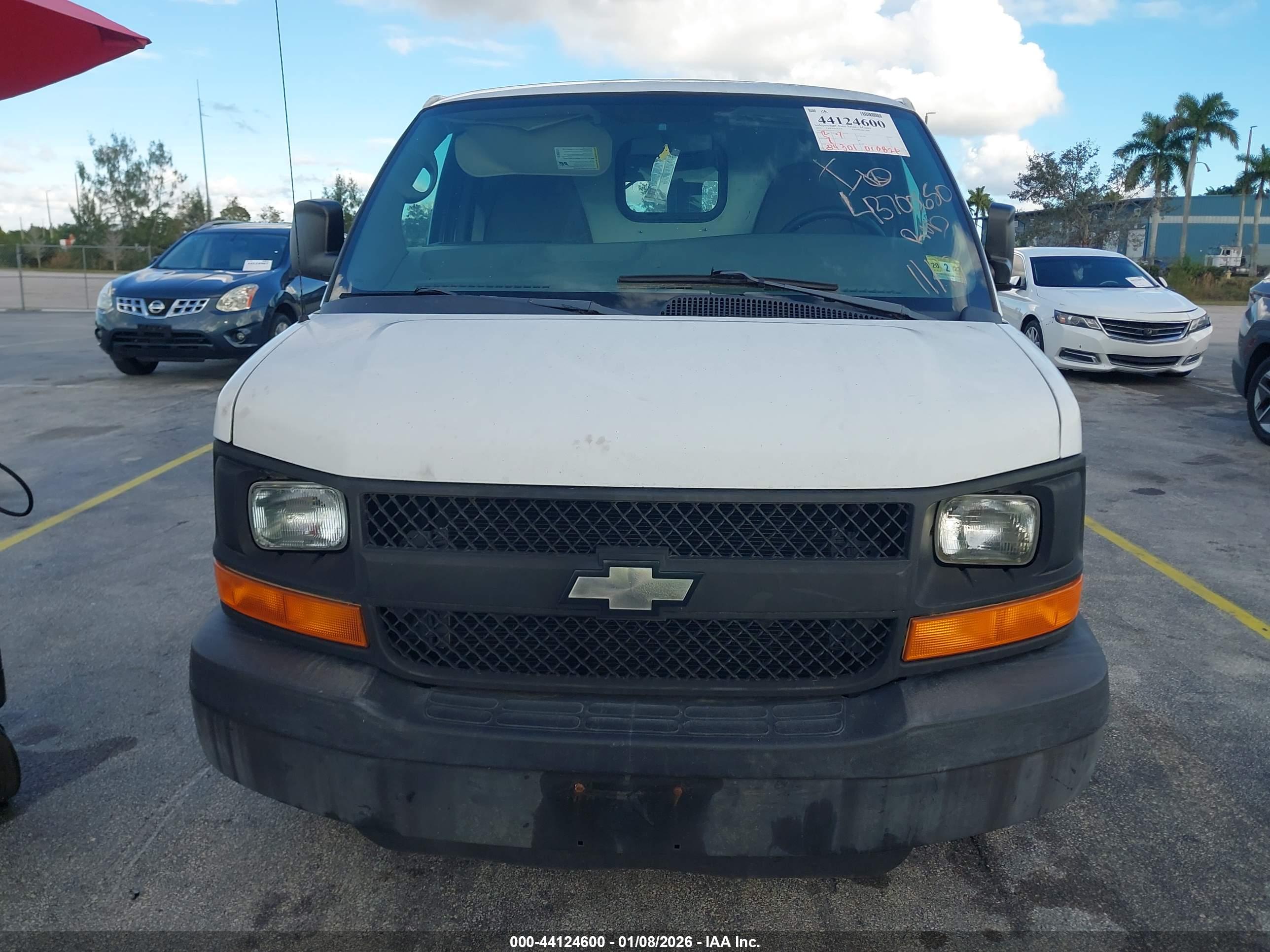 CHEVROLET EXPRESS image 6