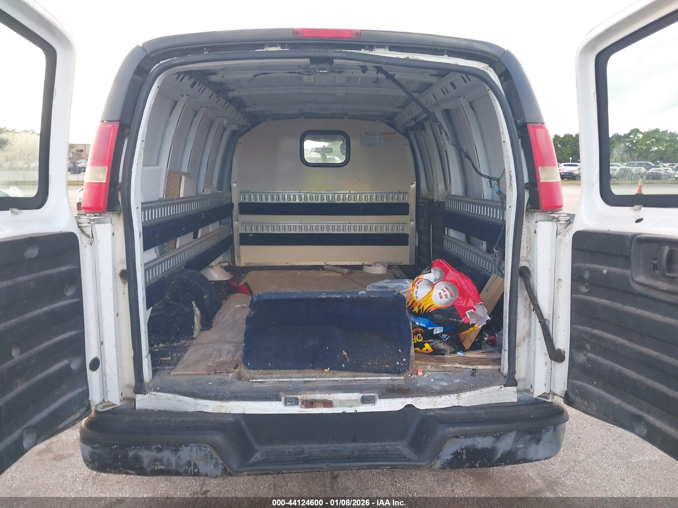 CHEVROLET EXPRESS image 8