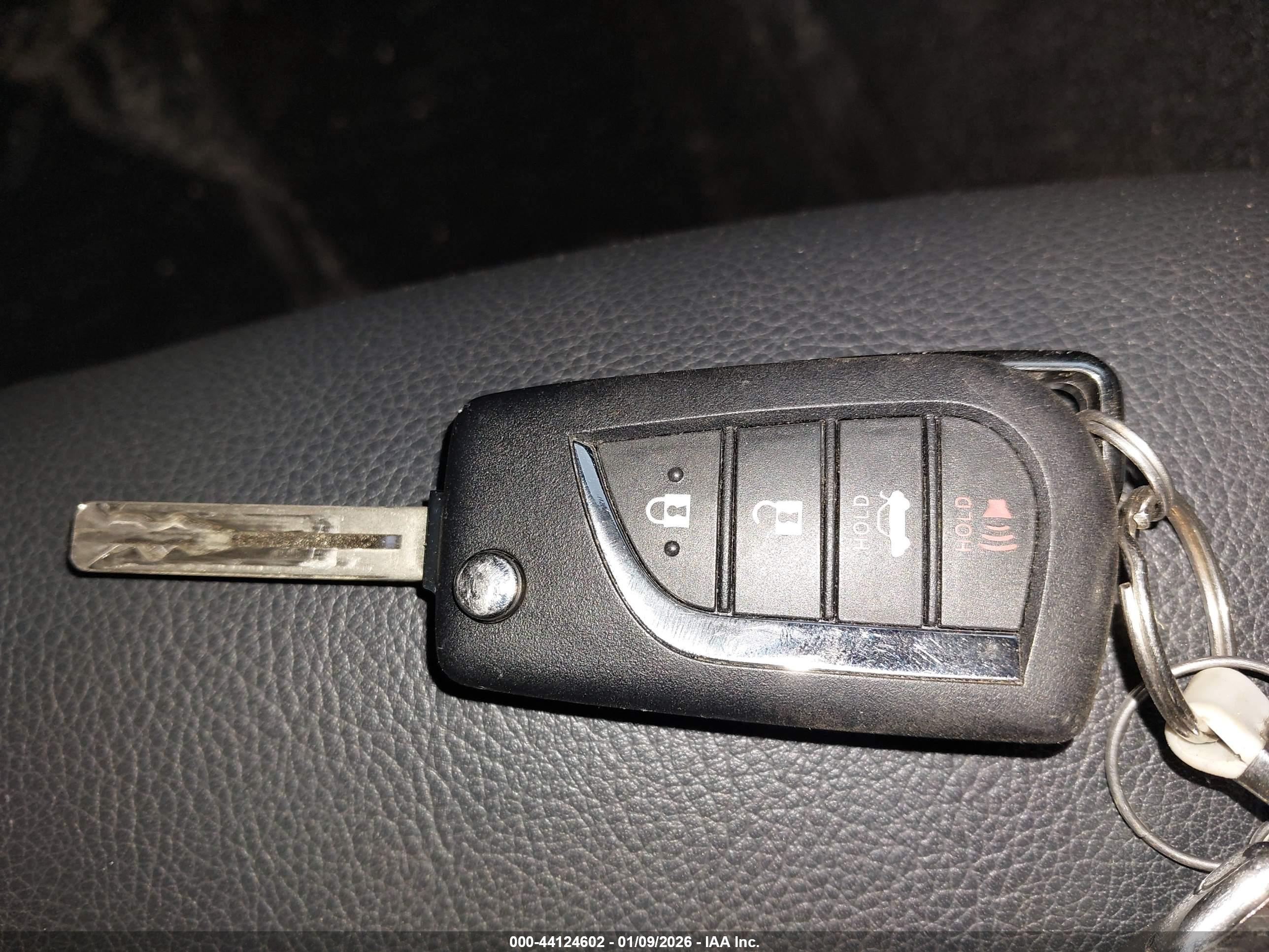 TOYOTA CAMRY image 11