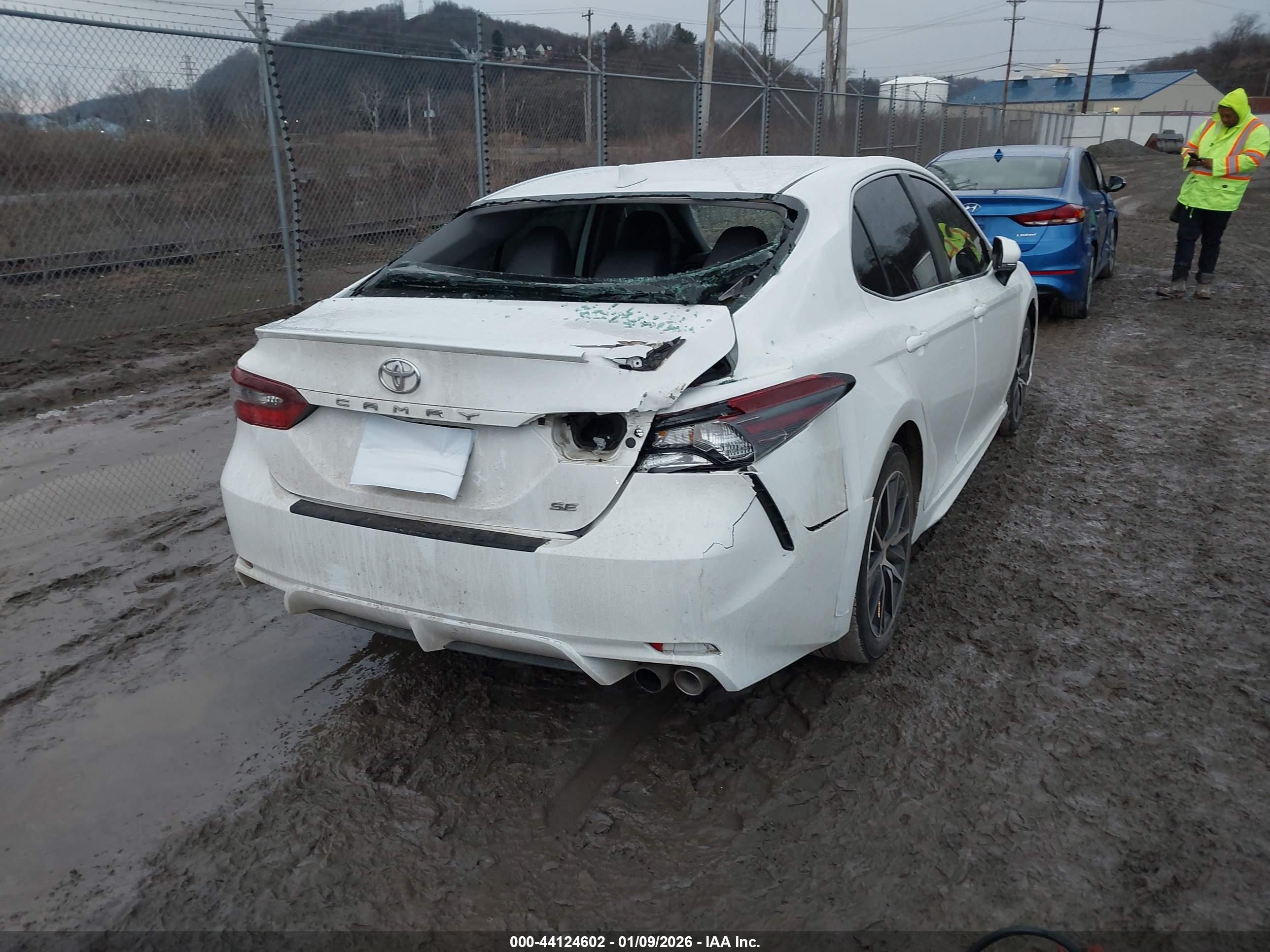 TOYOTA CAMRY image 4