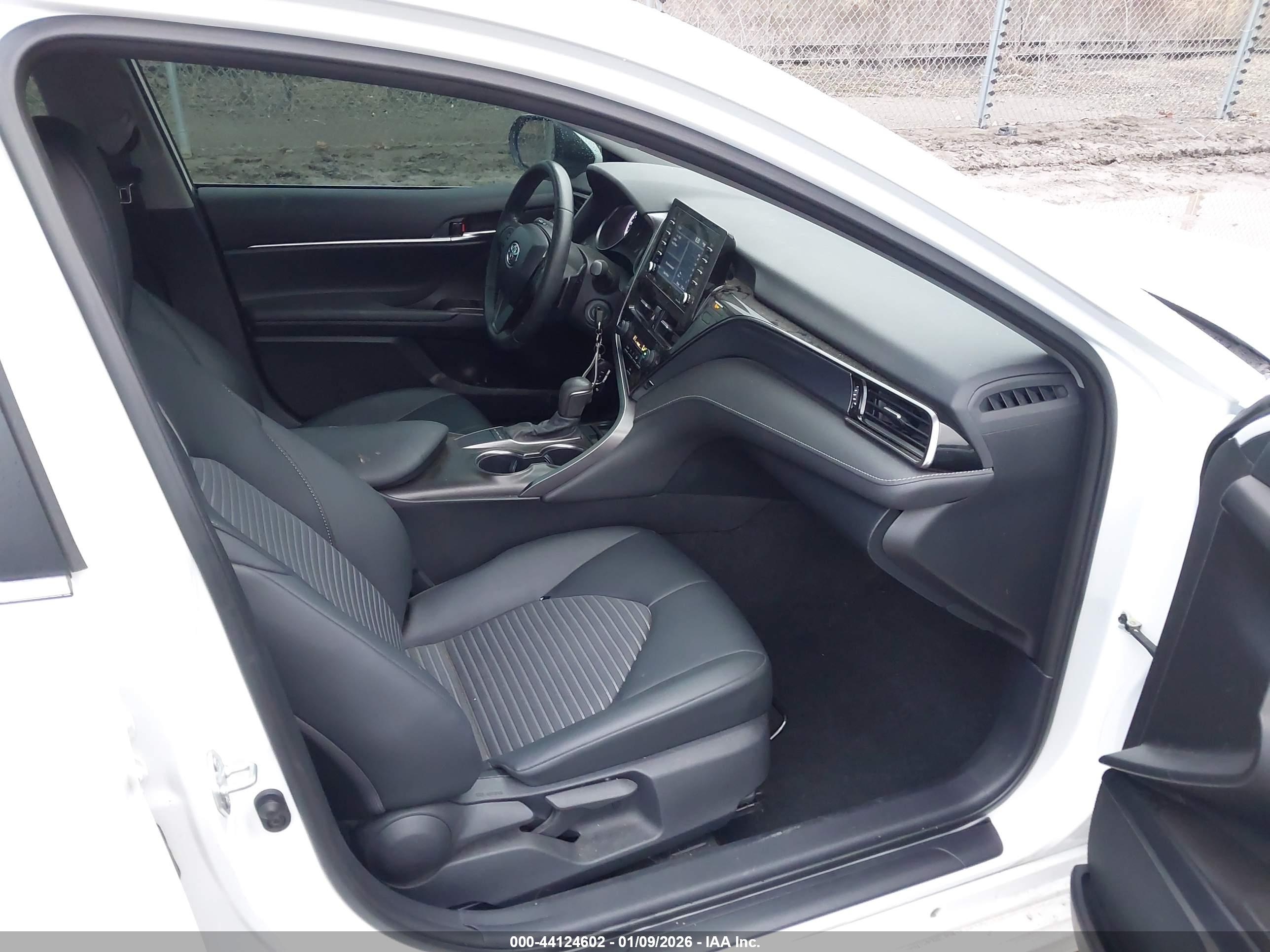 TOYOTA CAMRY image 5