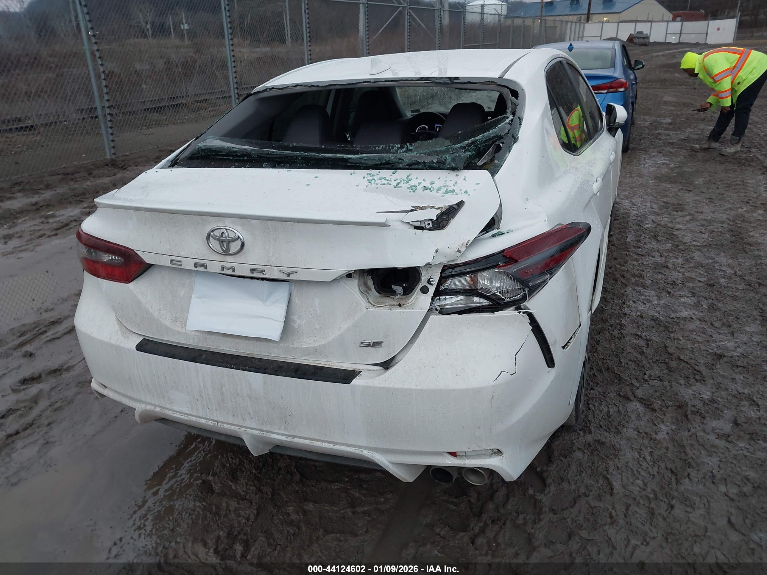TOYOTA CAMRY image 6