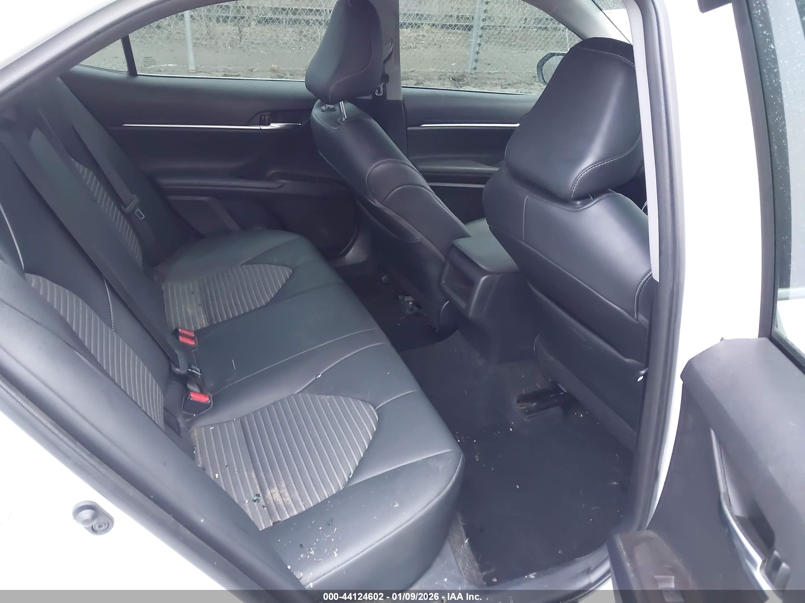 TOYOTA CAMRY image 8
