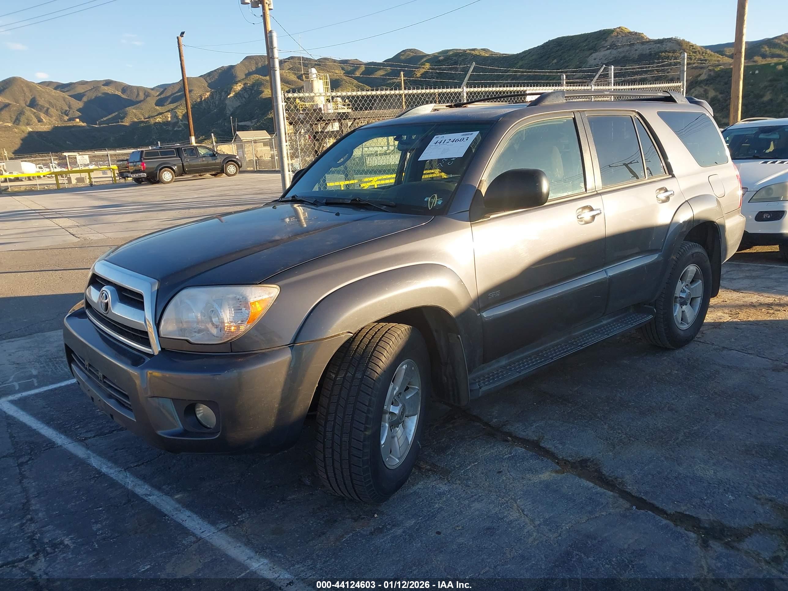 TOYOTA 4RUNNER image 2