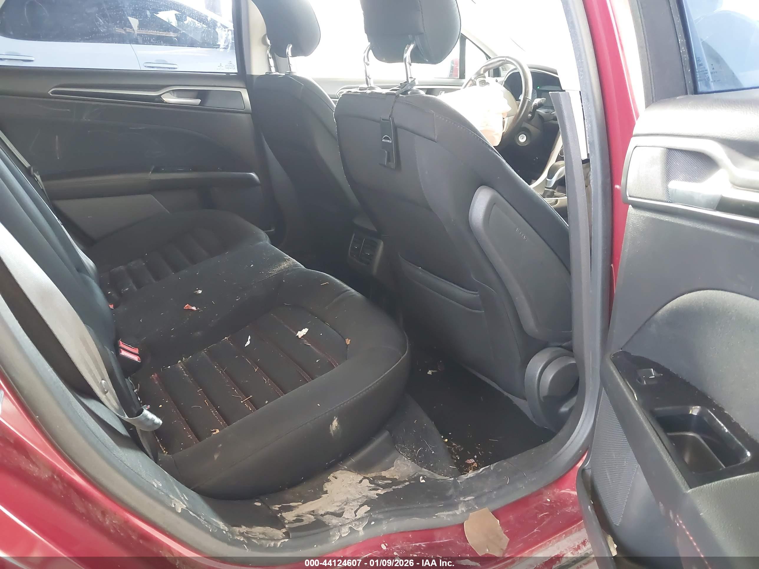 FORD FUSION image 8