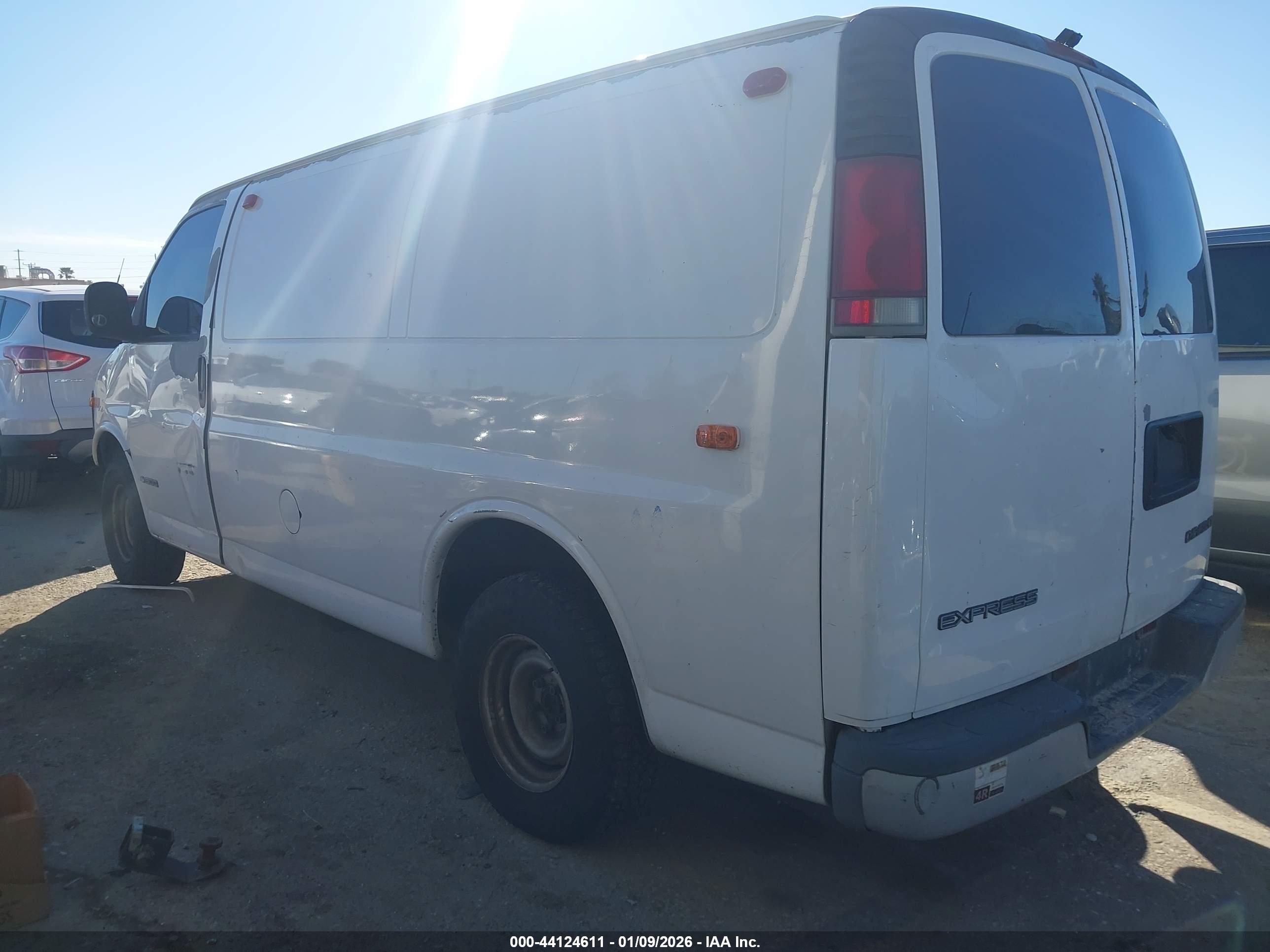 CHEVROLET EXPRESS image 3