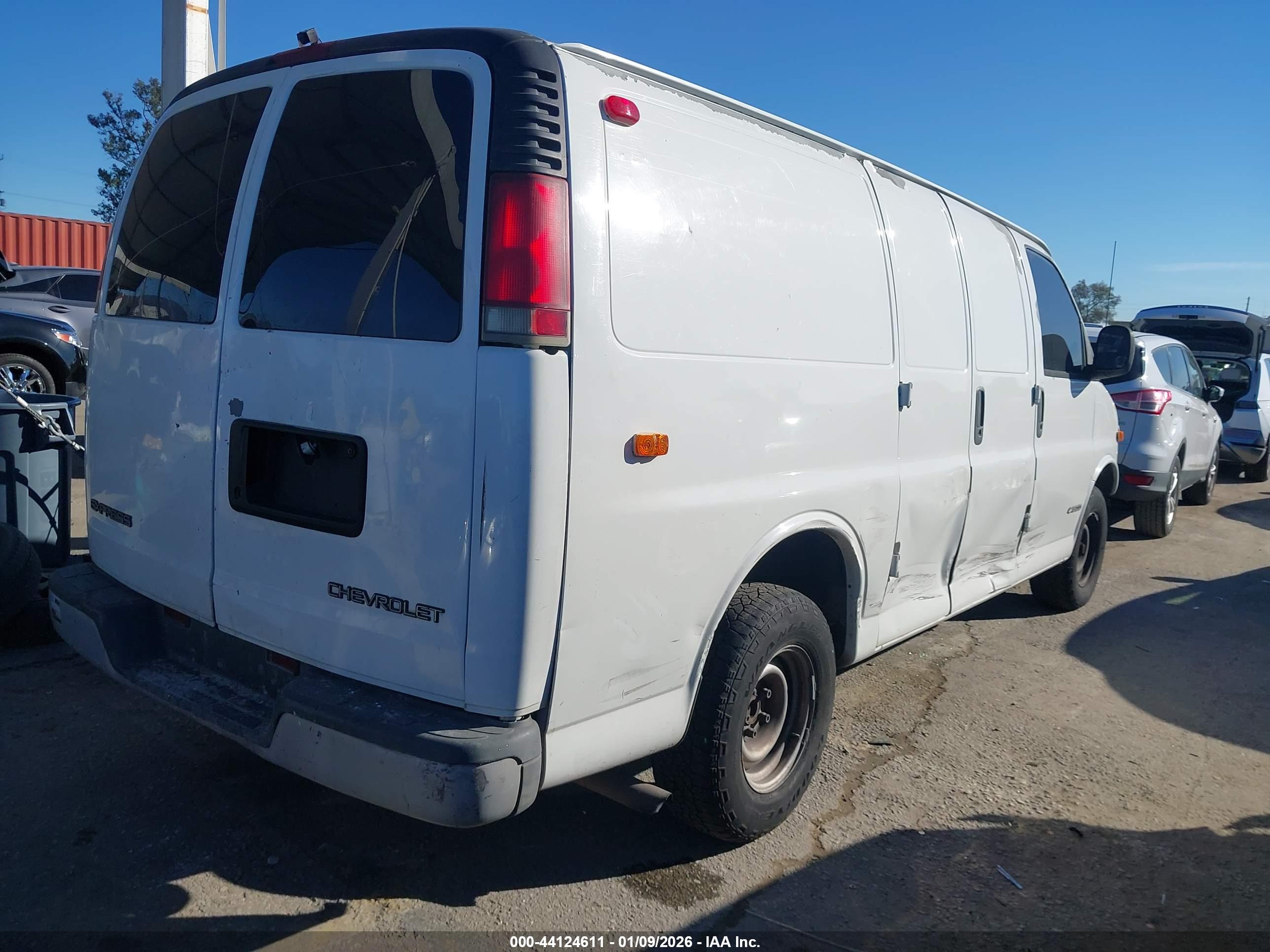 CHEVROLET EXPRESS image 4
