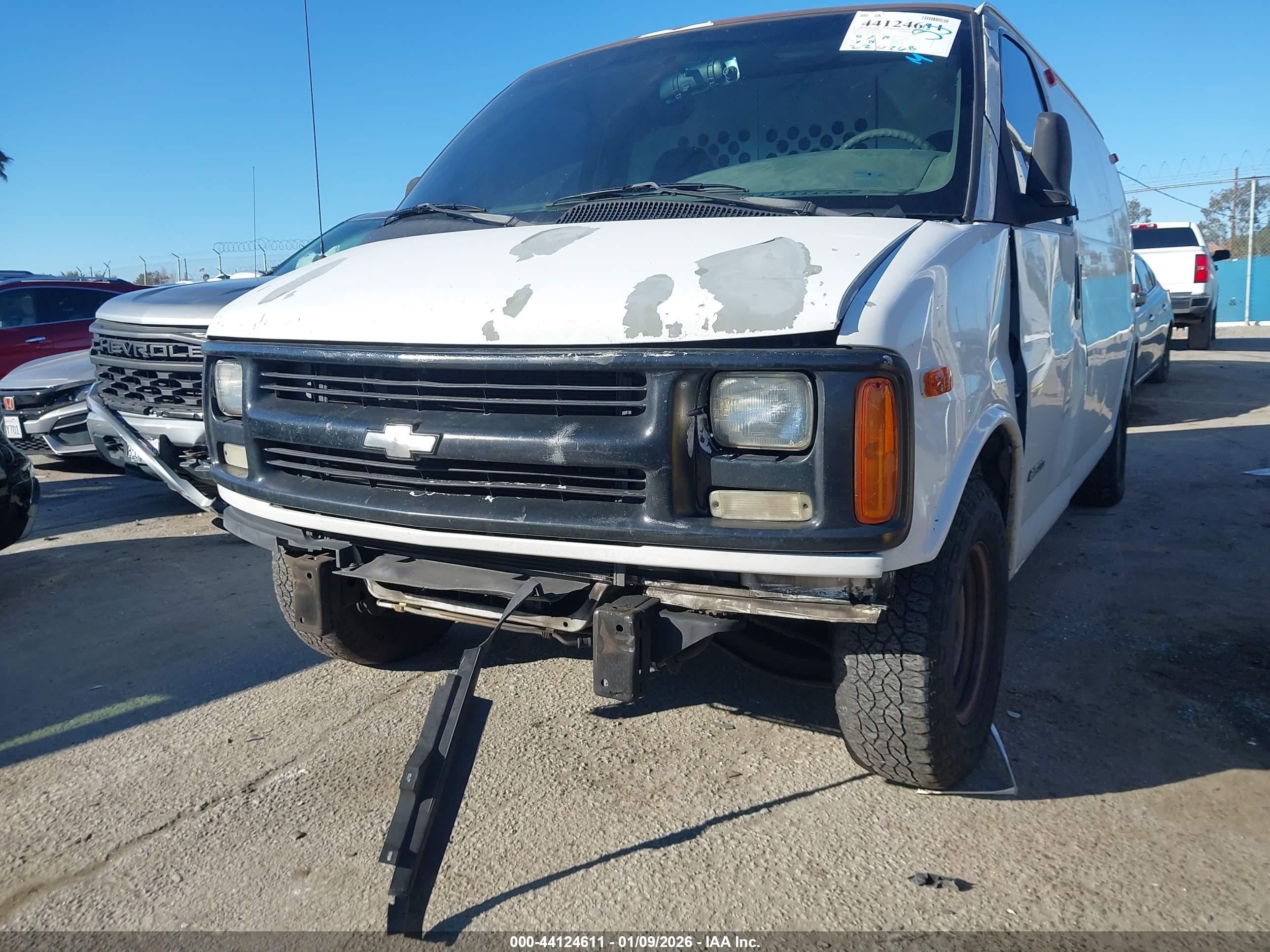 CHEVROLET EXPRESS image 6