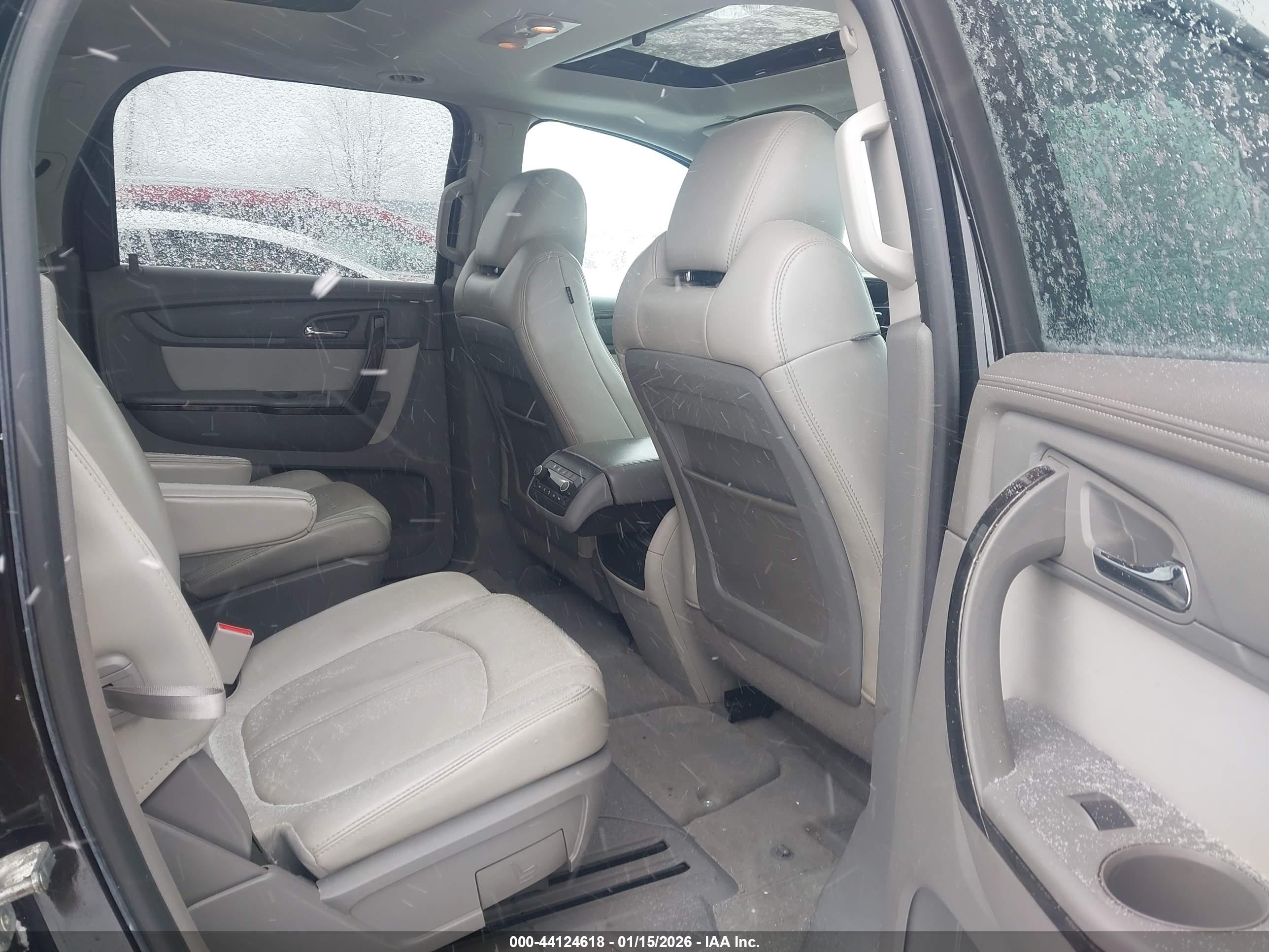 GMC ACADIA image 8