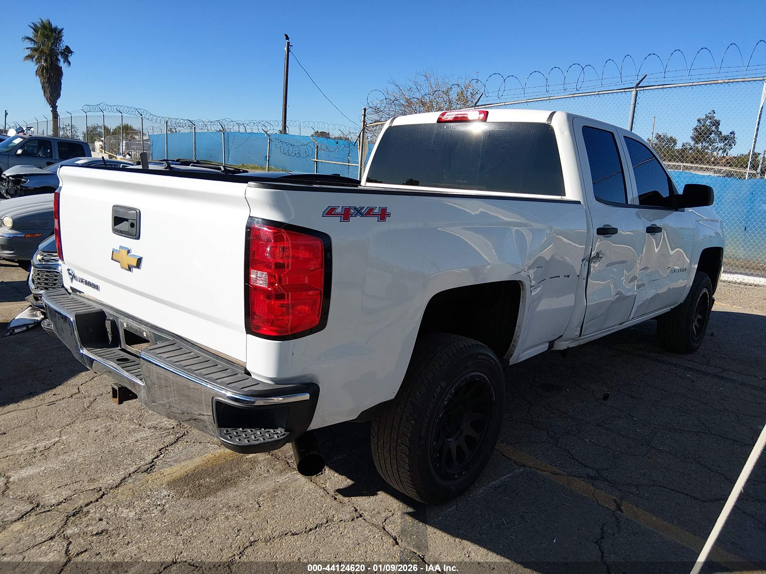 CHEVROLET SILVERADO image 4